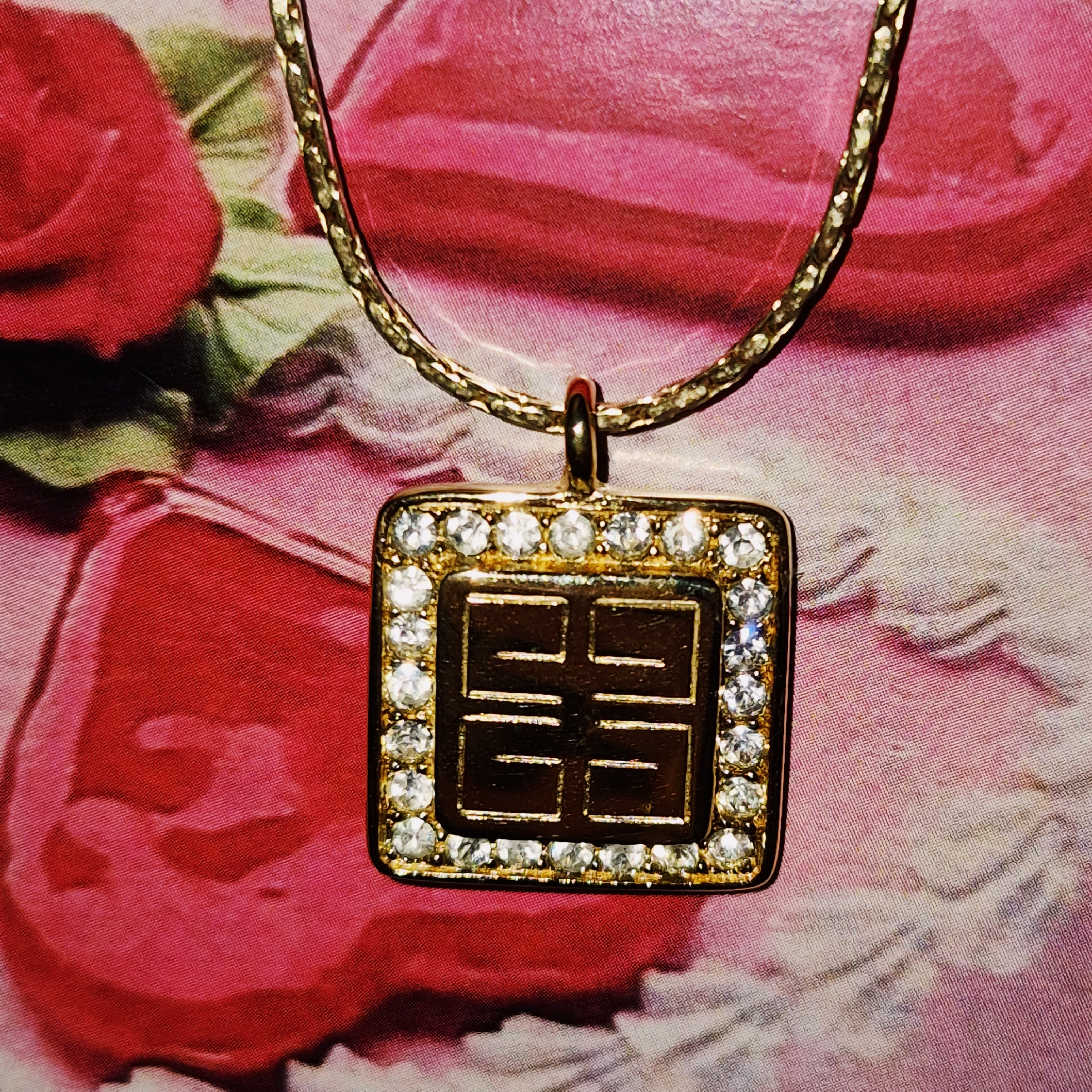 80s 지방시 비쥬 스퀘어 로고 파베 목걸이