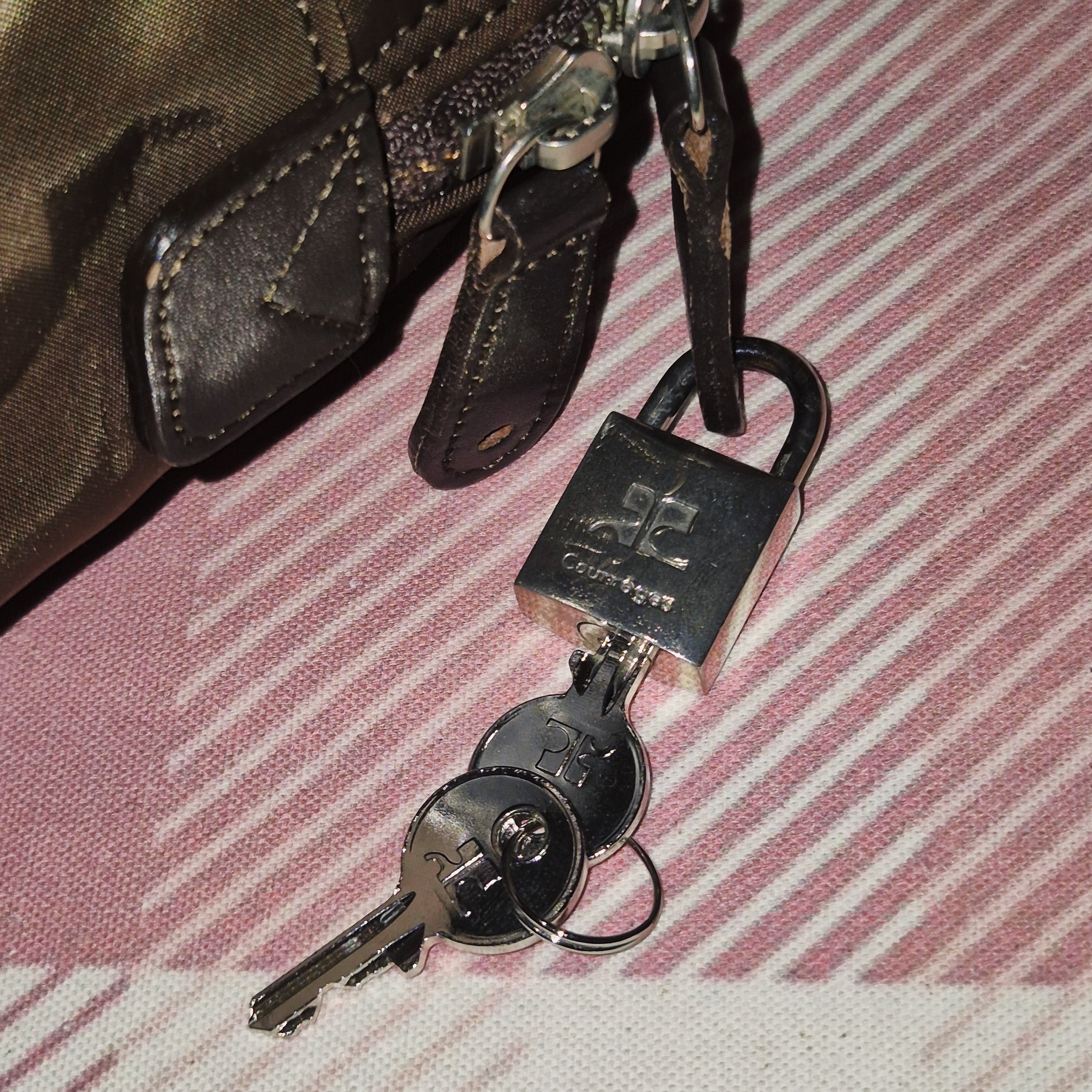 90s 꾸레쥬 모노그램 로고 브라운 메일백