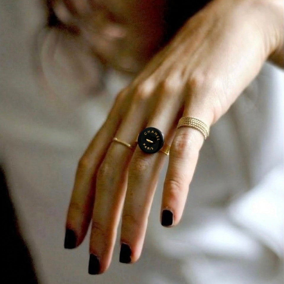 CHANEL button no.26 only one