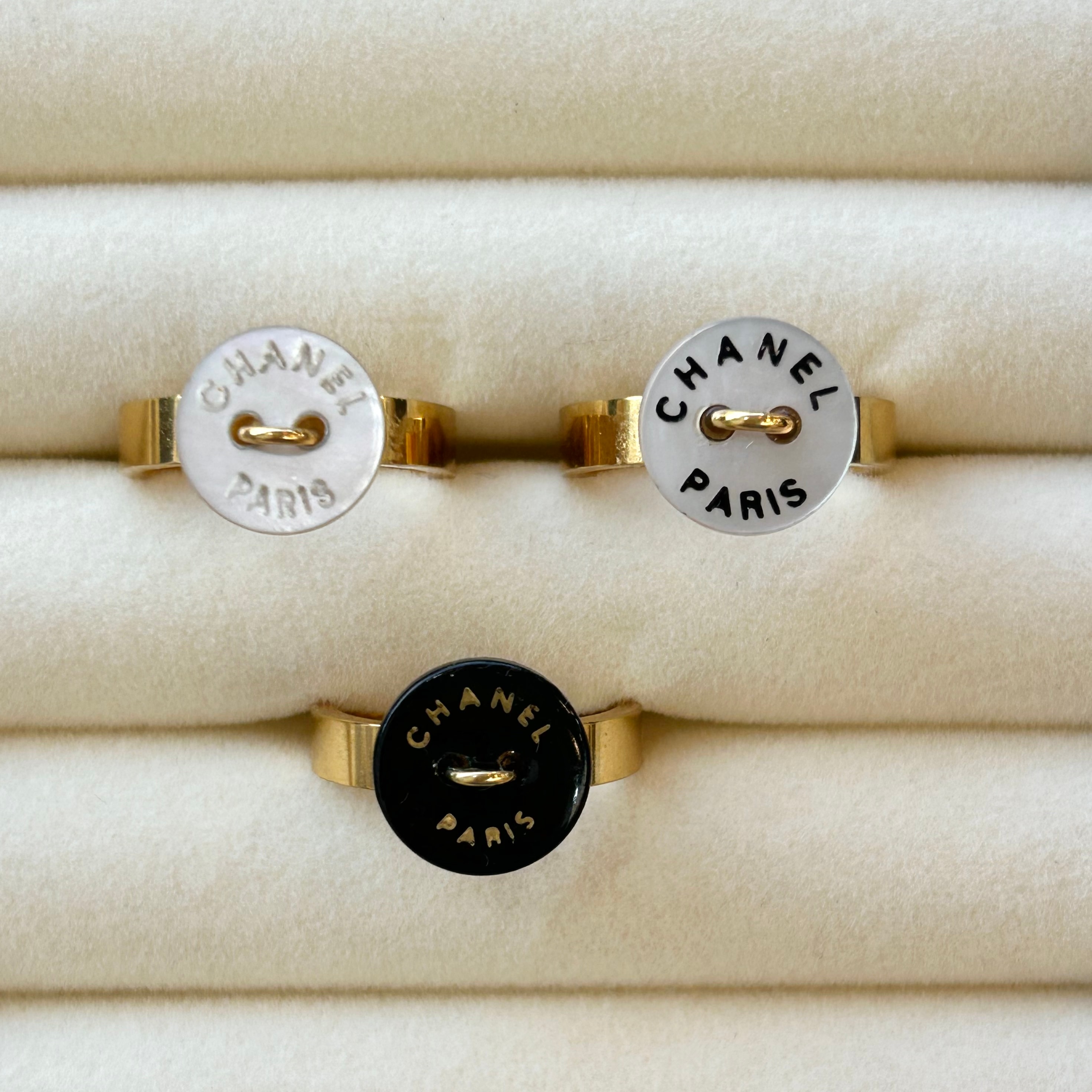 CHANEL button no.26 only one