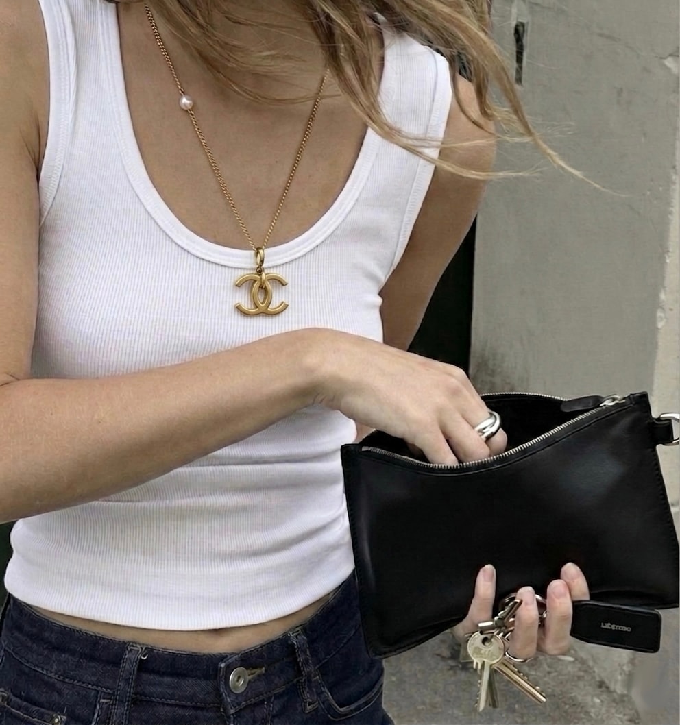 CHANEL hanger CC double-side charm & necklace