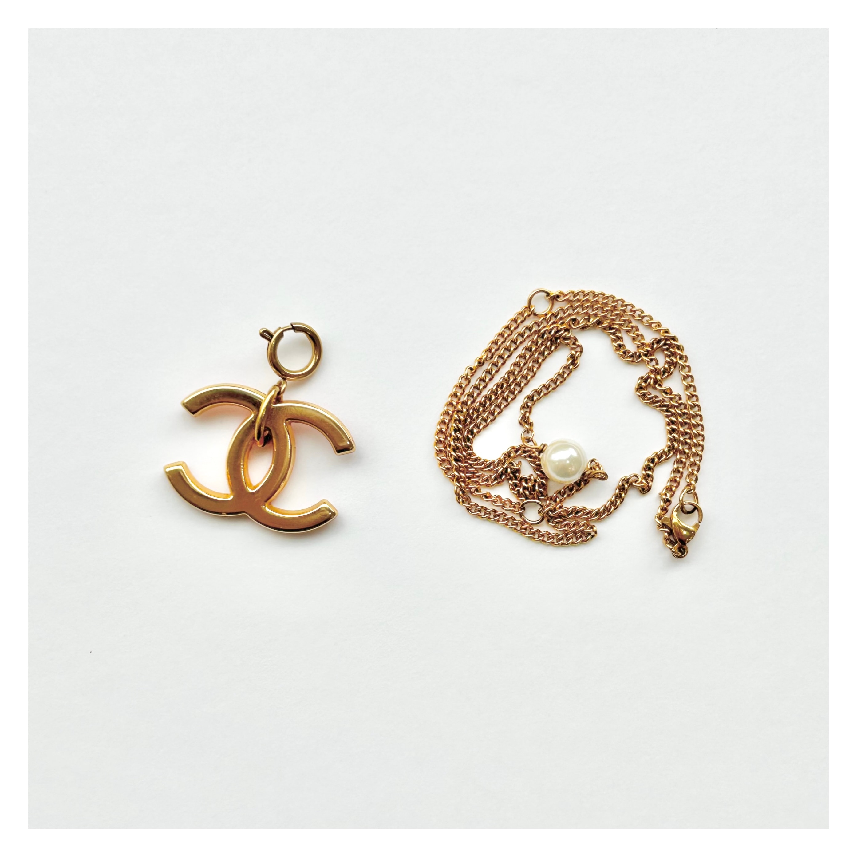CHANEL hanger CC double-side charm & necklace