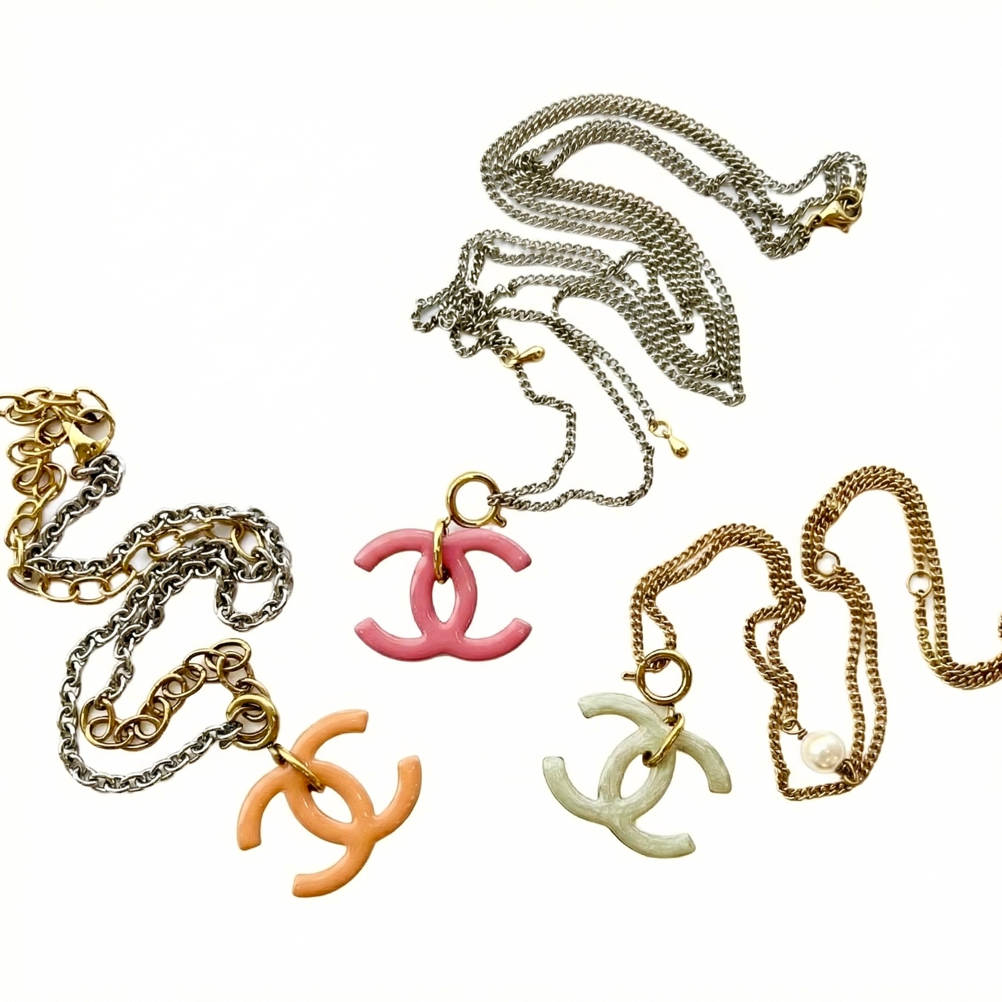 CHANEL hanger CC double-side charm & necklace