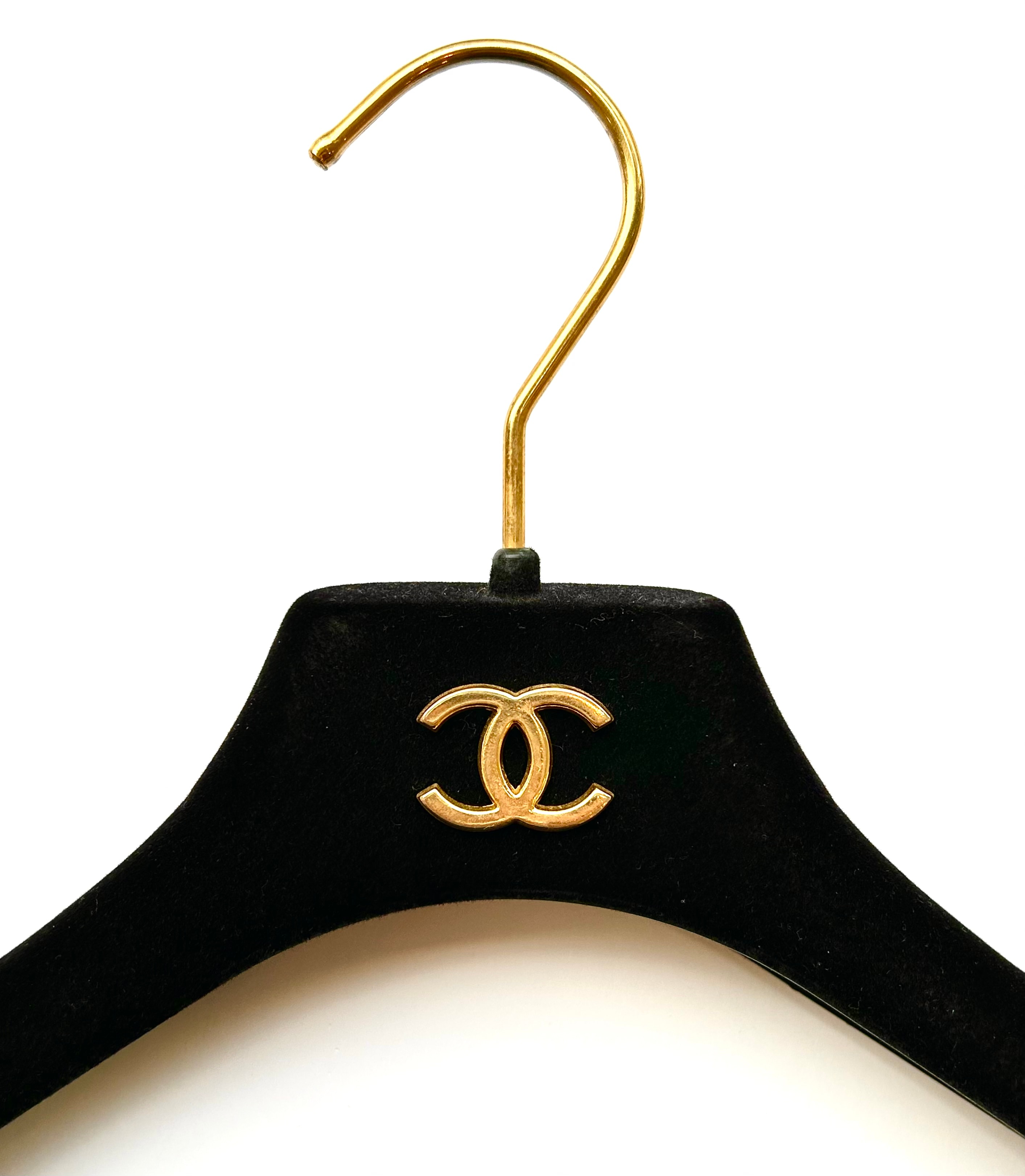 CHANEL hanger CC brooch