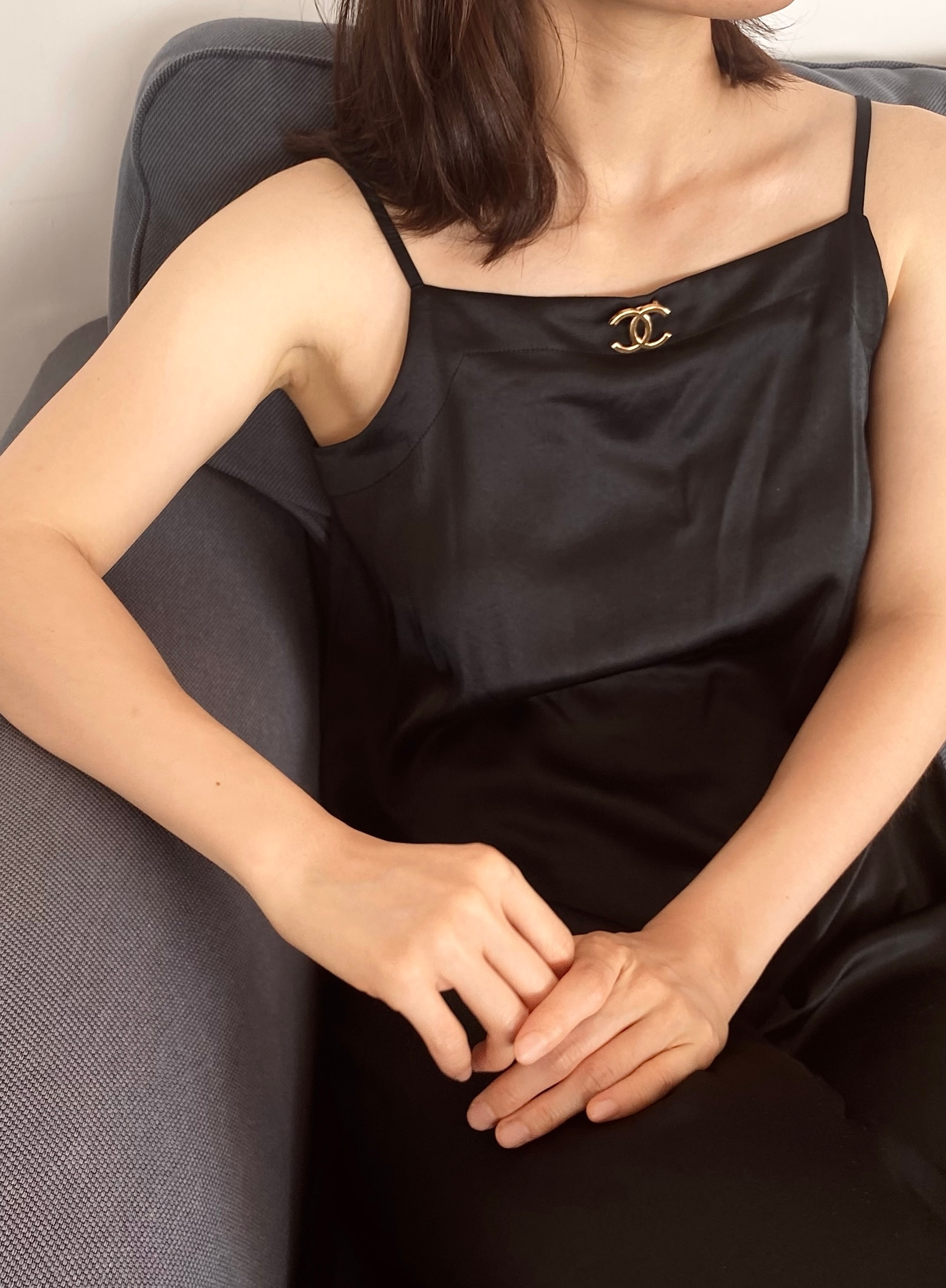 CHANEL hanger CC brooch