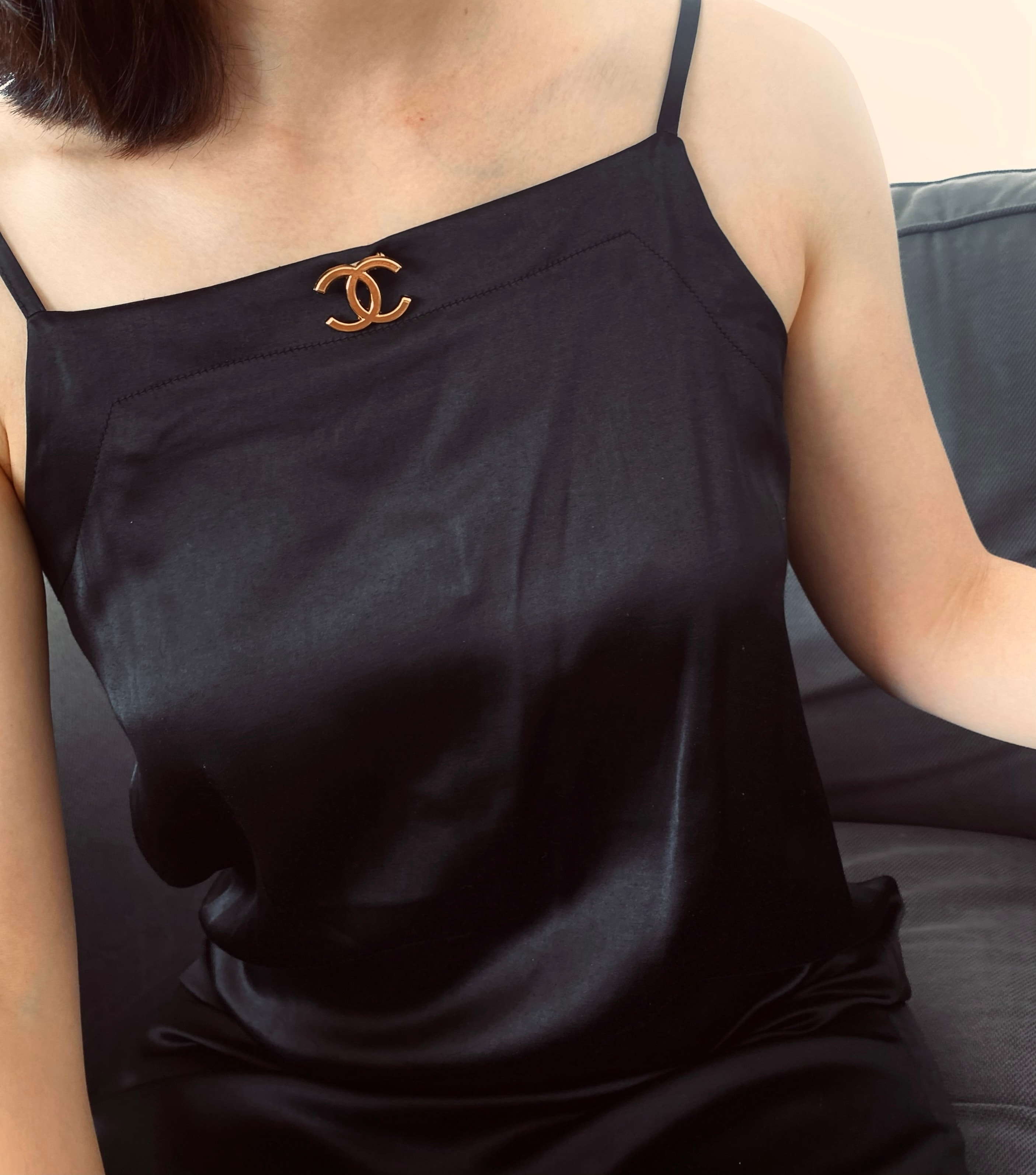 CHANEL hanger CC brooch