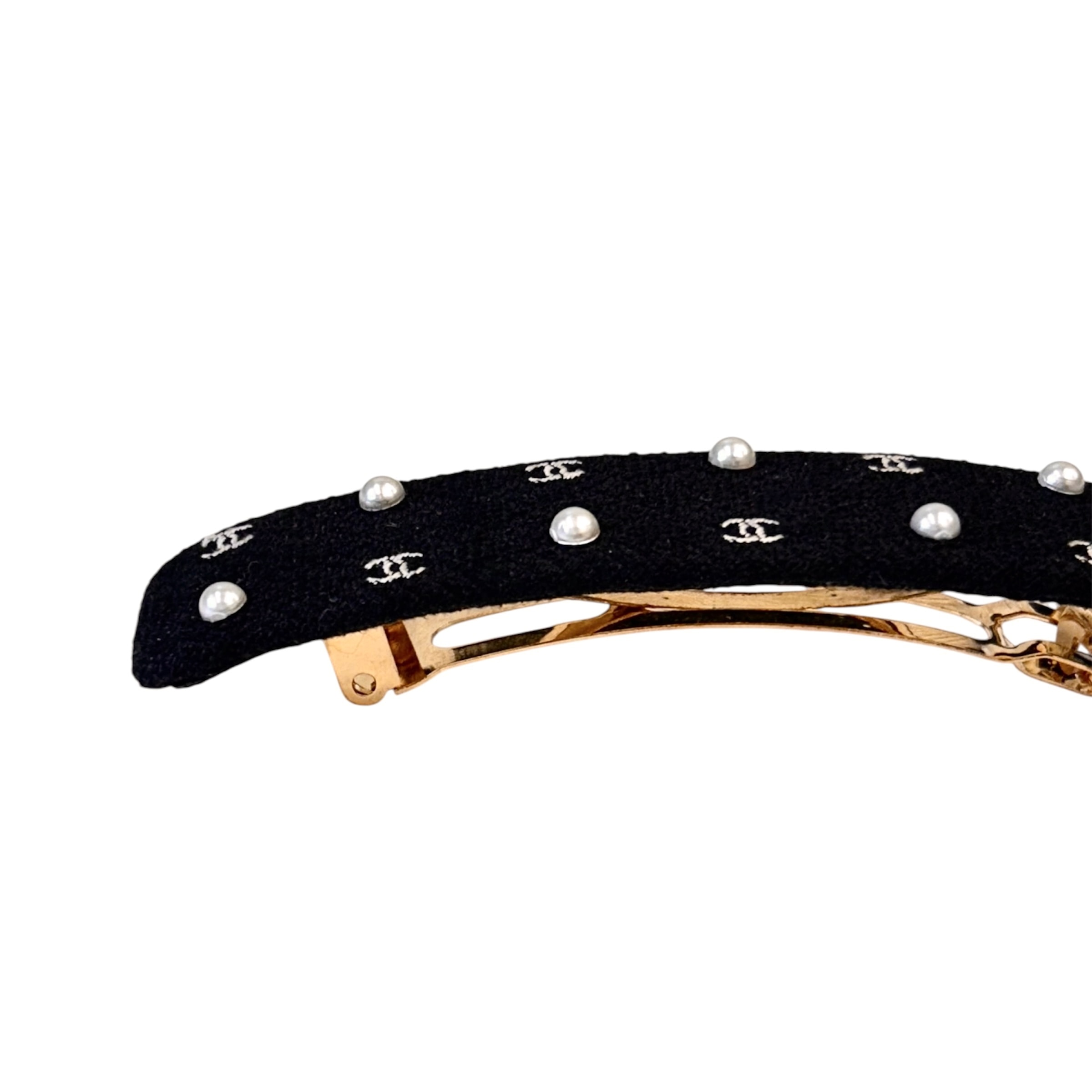 Classic dot pearl hair barrette