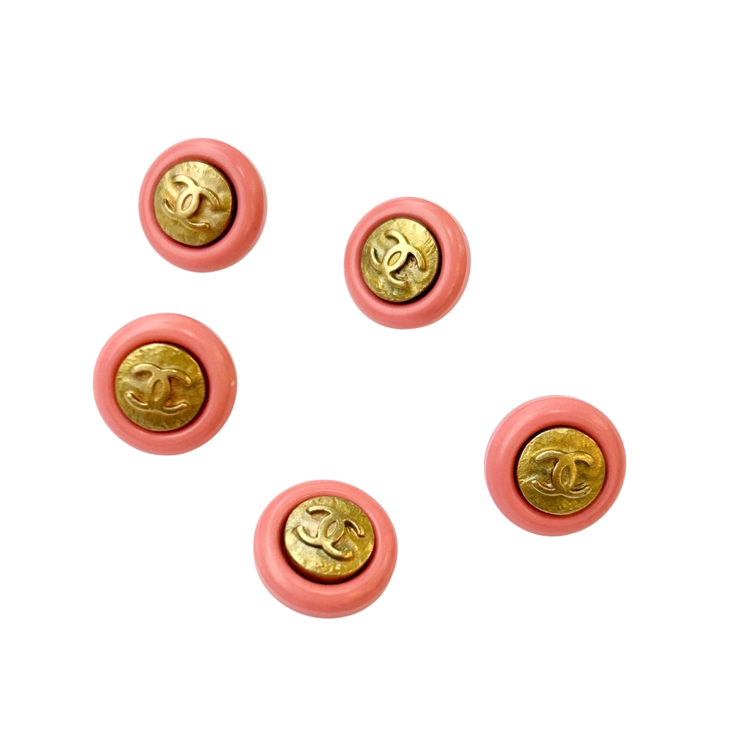 CHANEL button no.151