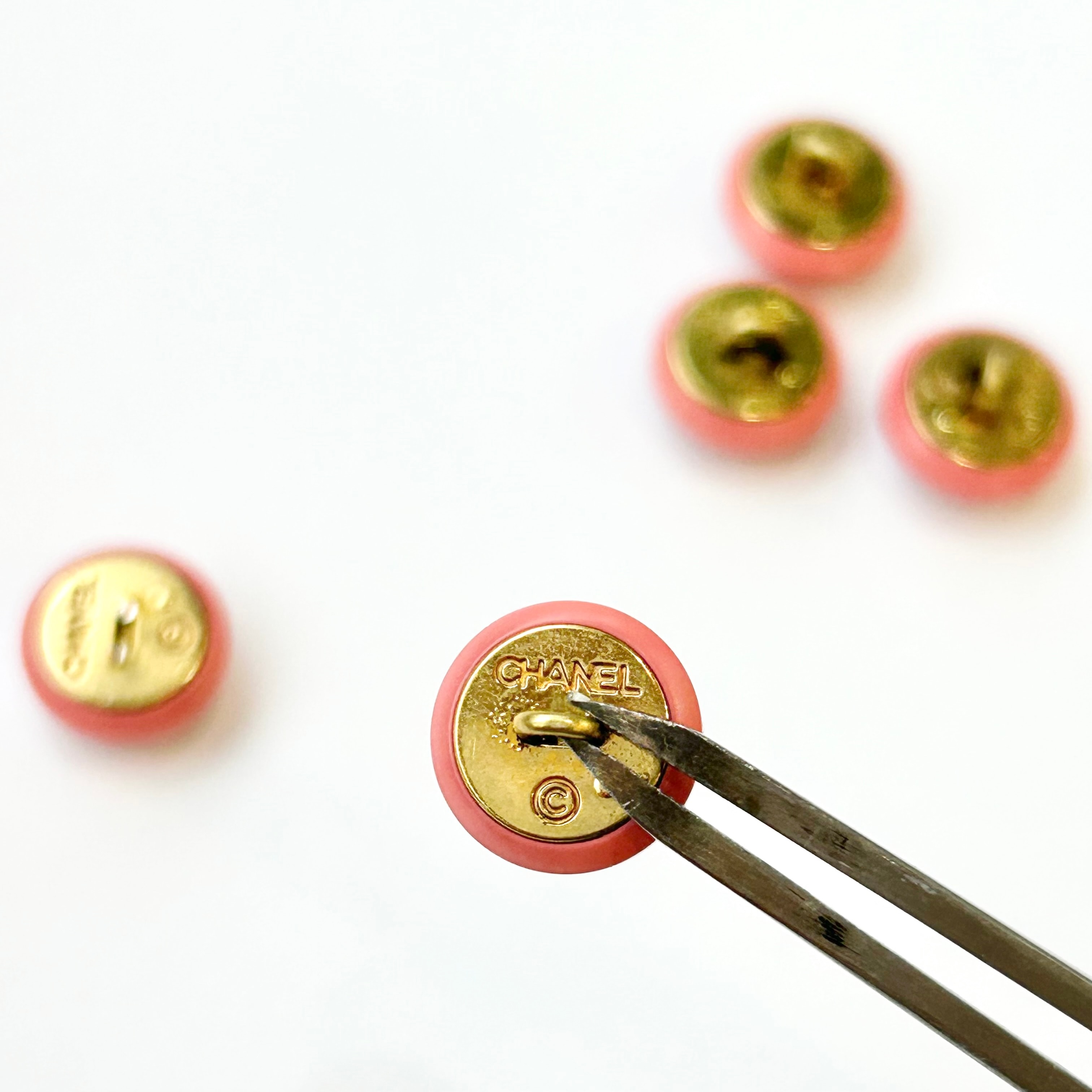 CHANEL button no.151