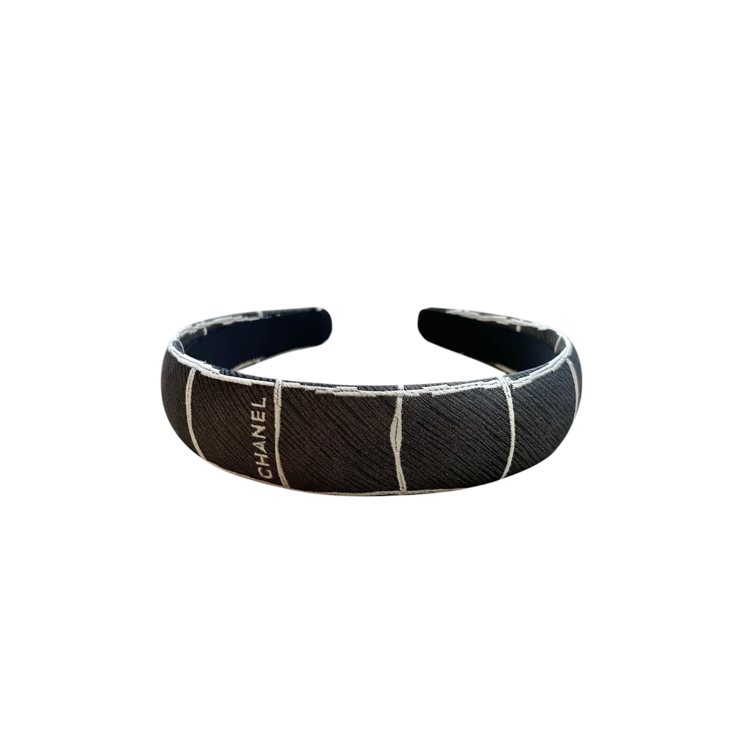 CHANEL le Blanc Smoky band