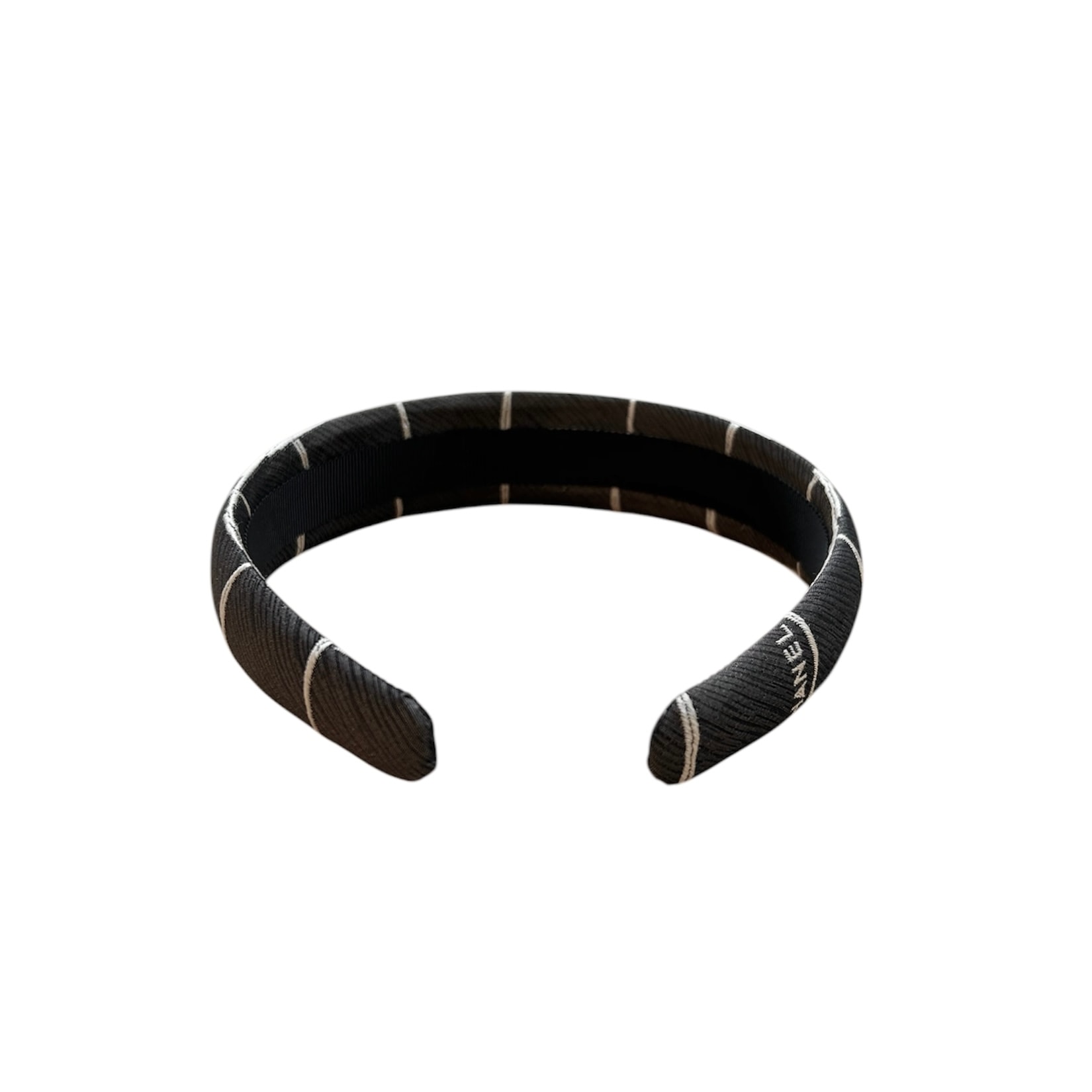CHANEL le Blanc Smoky band