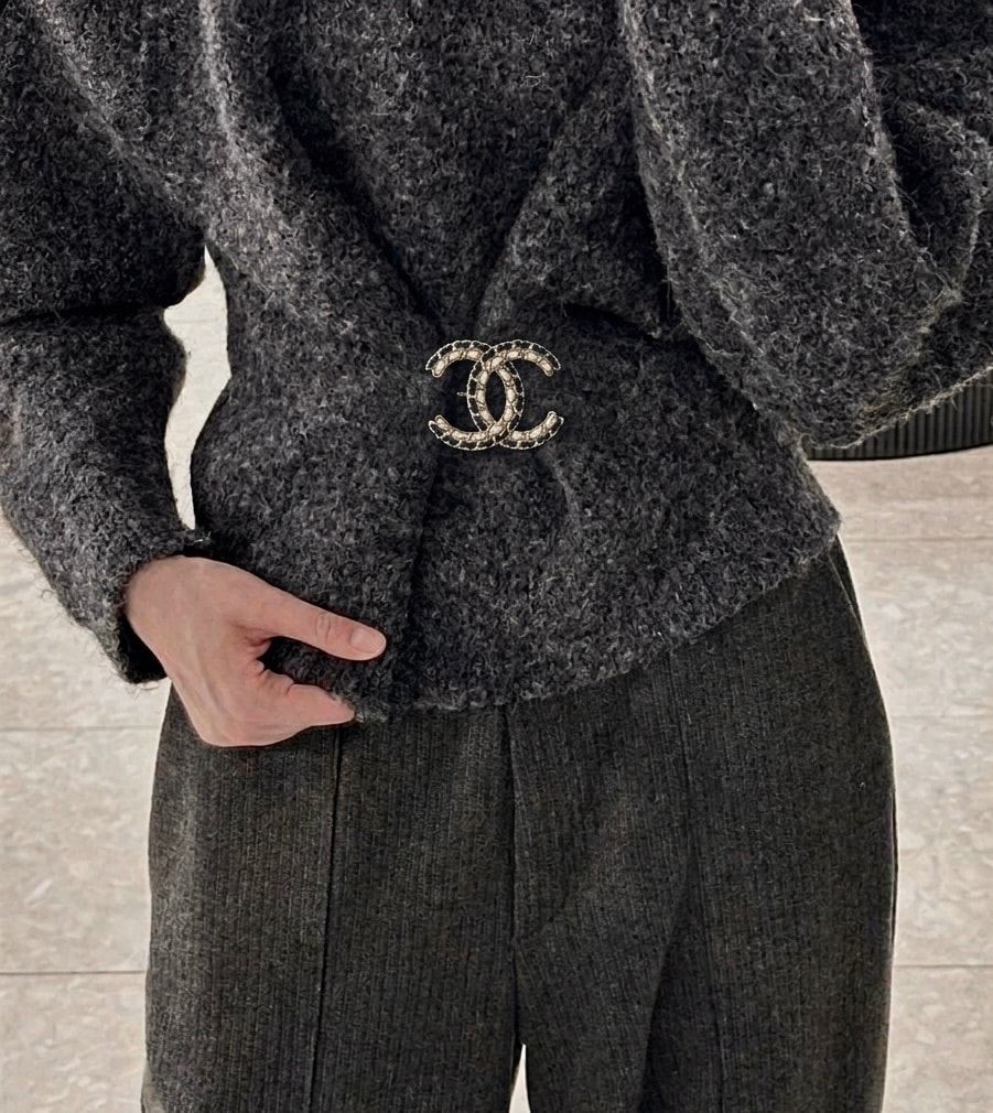 CHANEL navy leather chain CC brooch