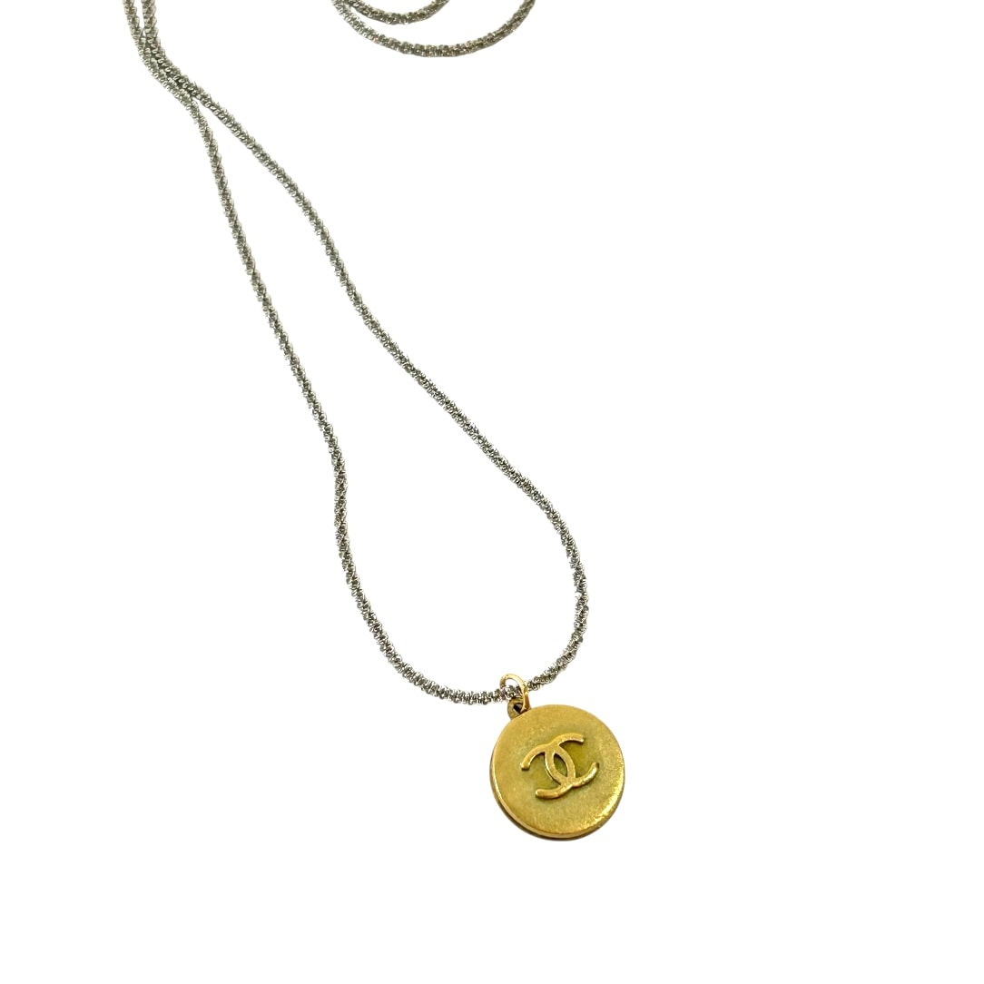 CHANEL button no.157