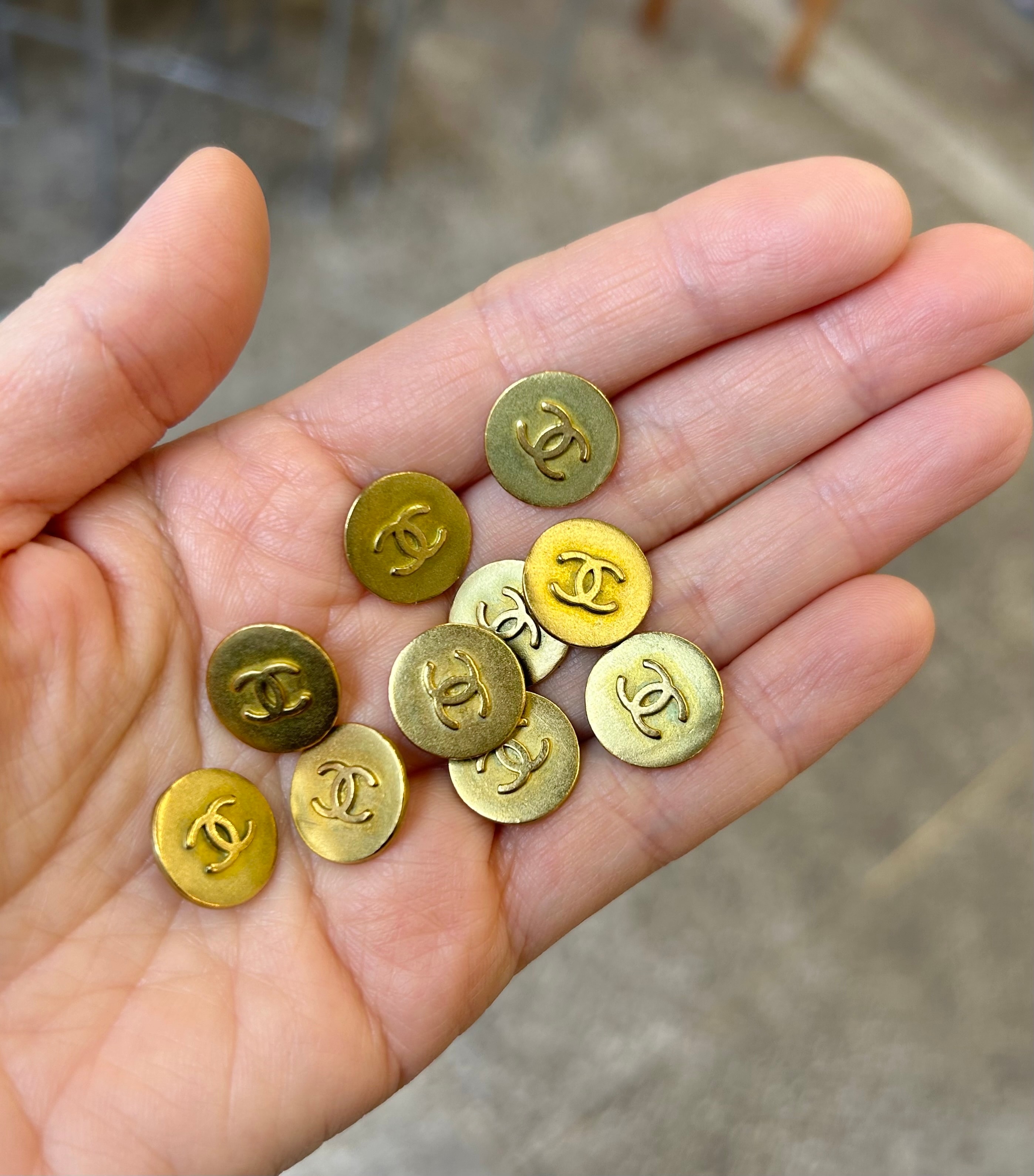 CHANEL button no.157