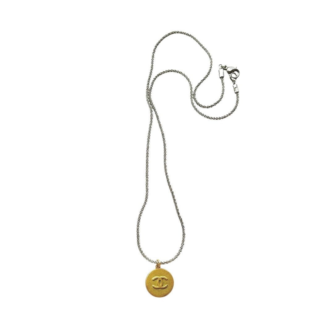 CHANEL button no.157