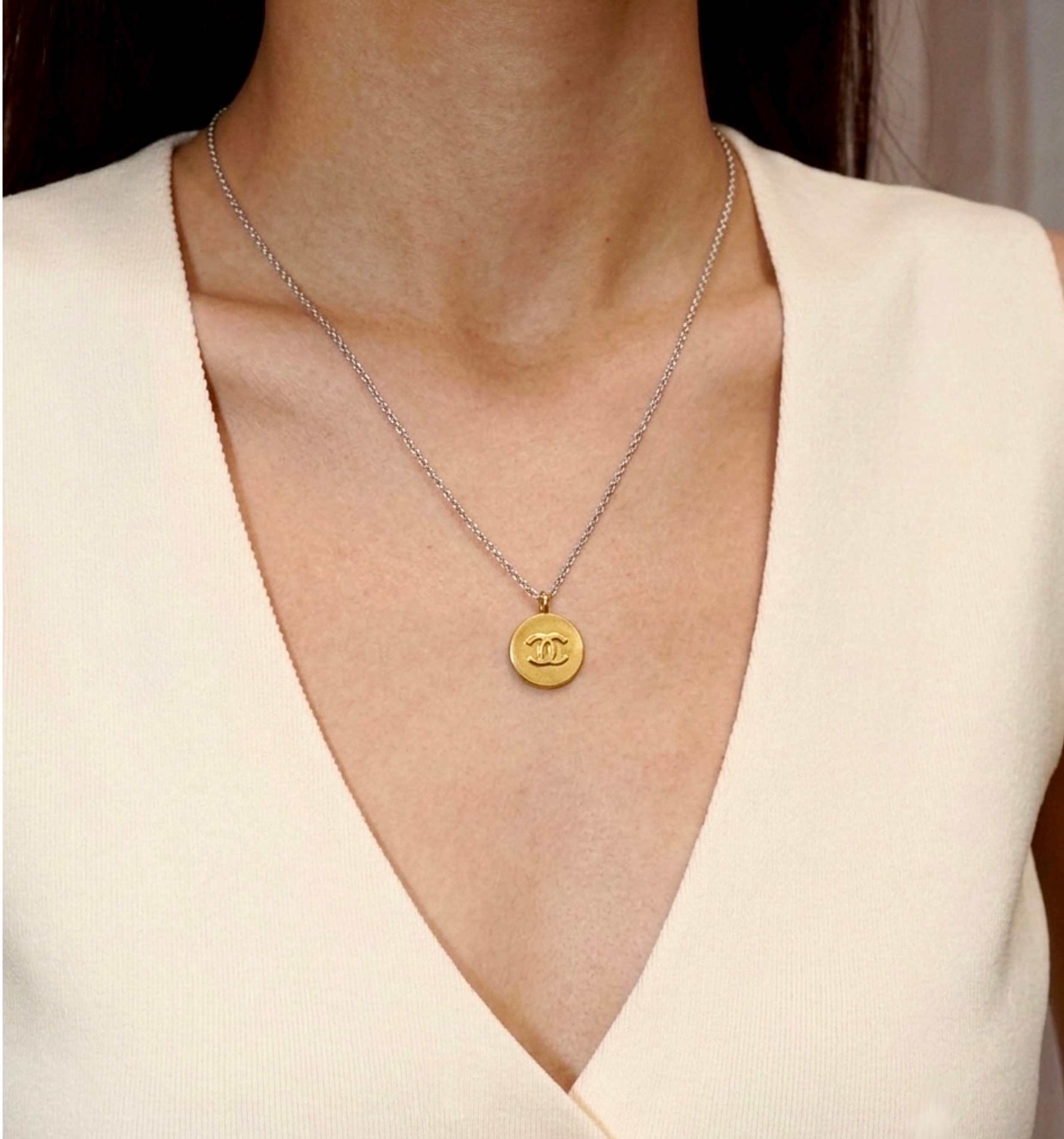 CHANEL button no.157