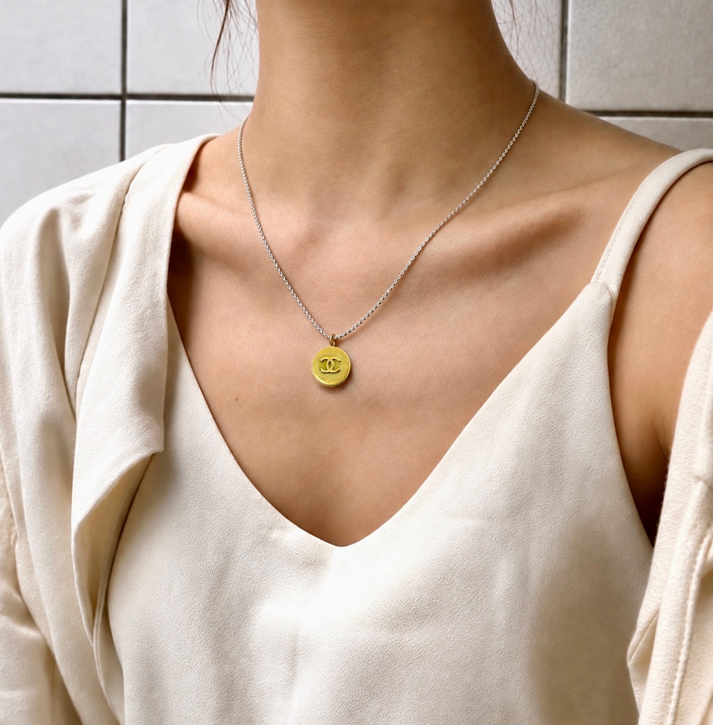 CHANEL button no.157