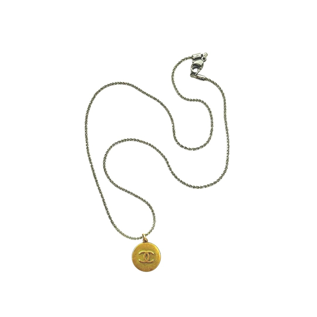 CHANEL button no.157