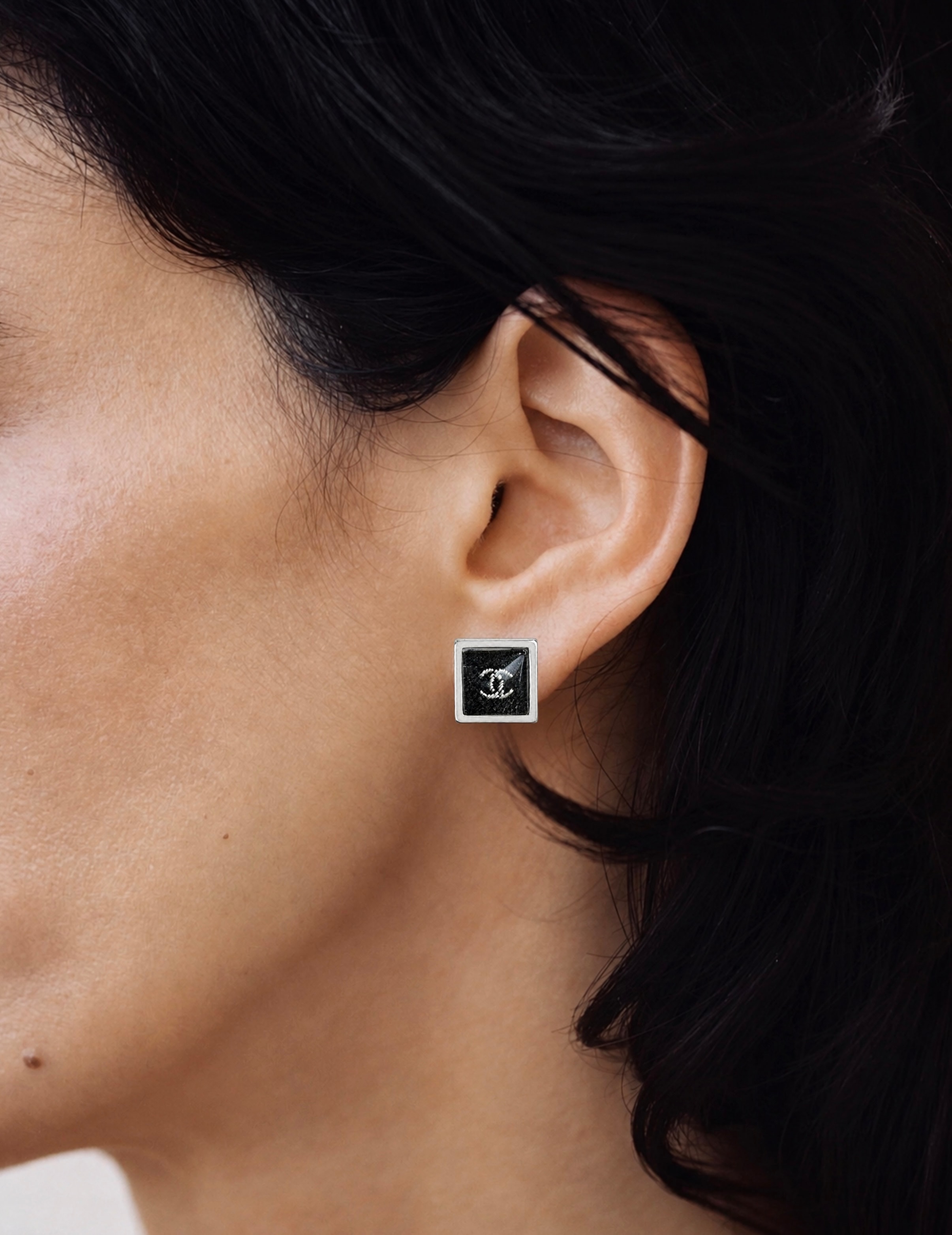 black tweed cc square earring