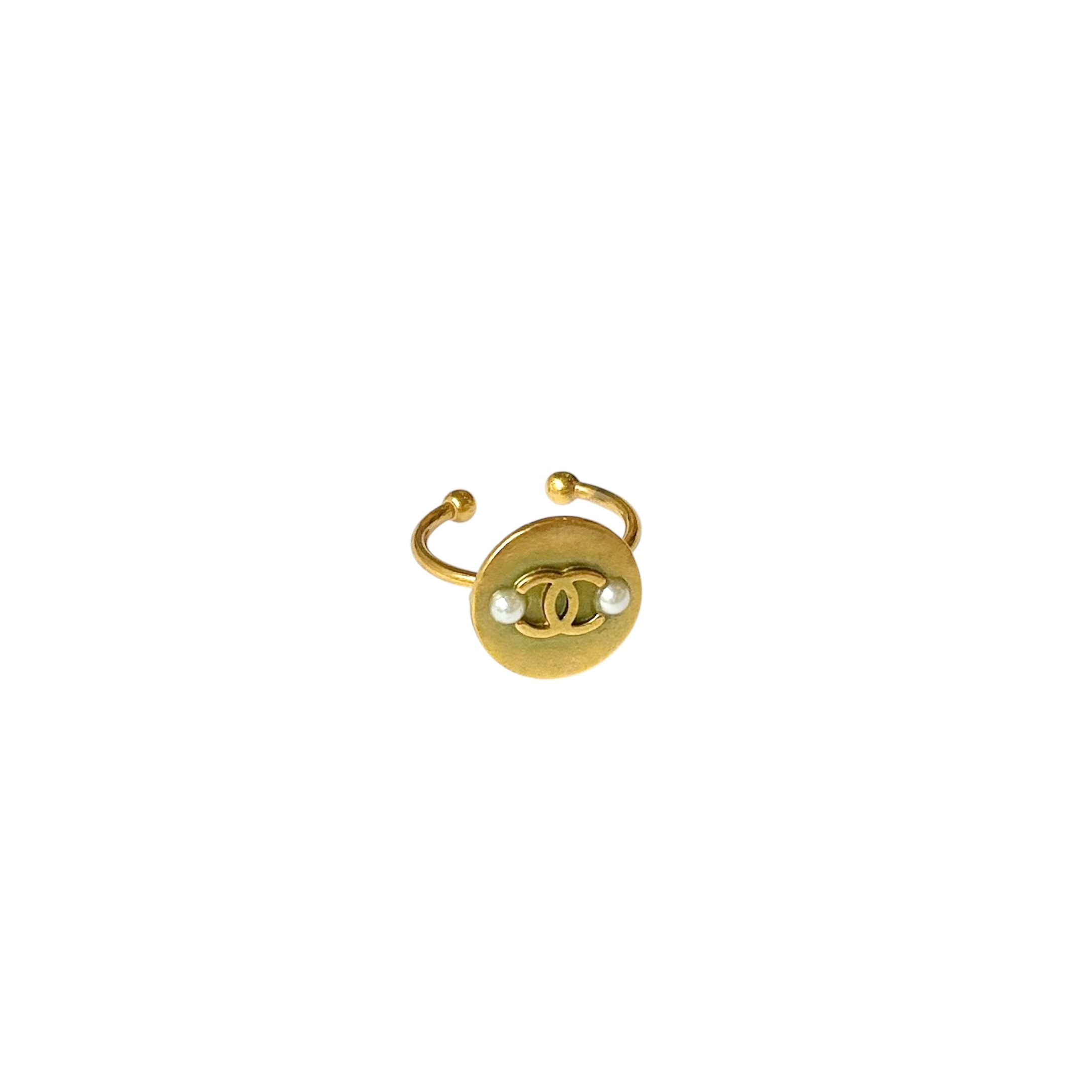 CHANEL button no.146