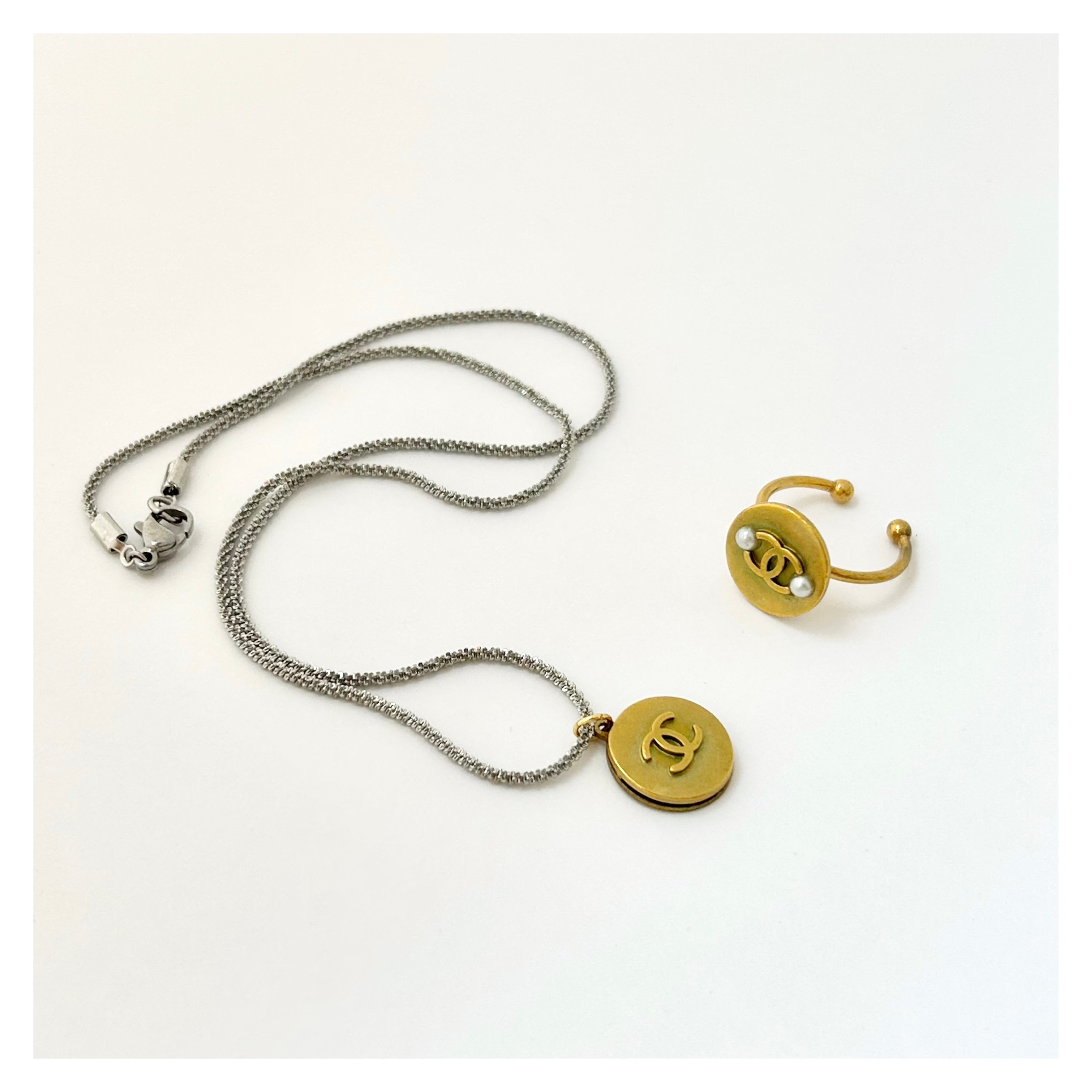 CHANEL button no.146