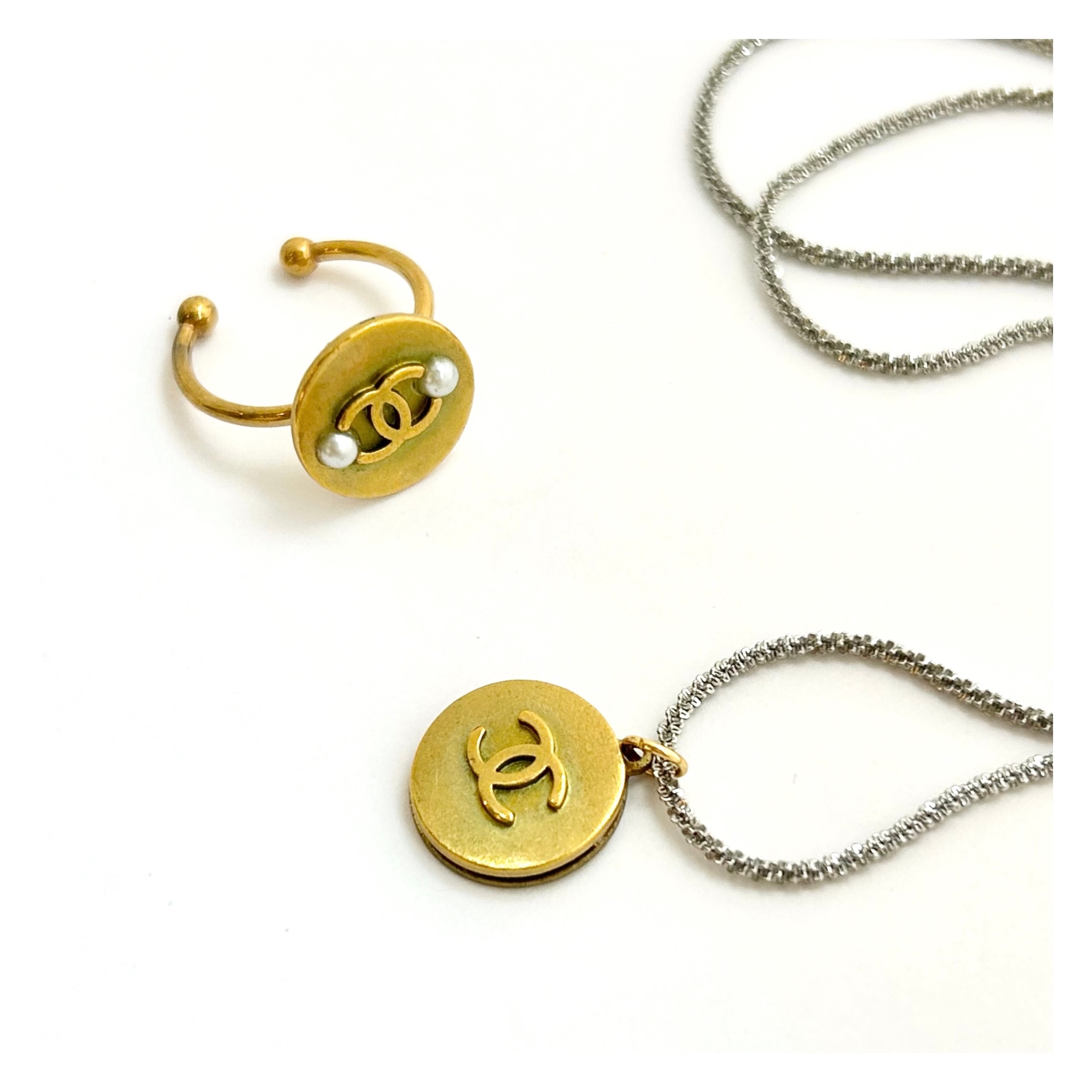 CHANEL button no.146