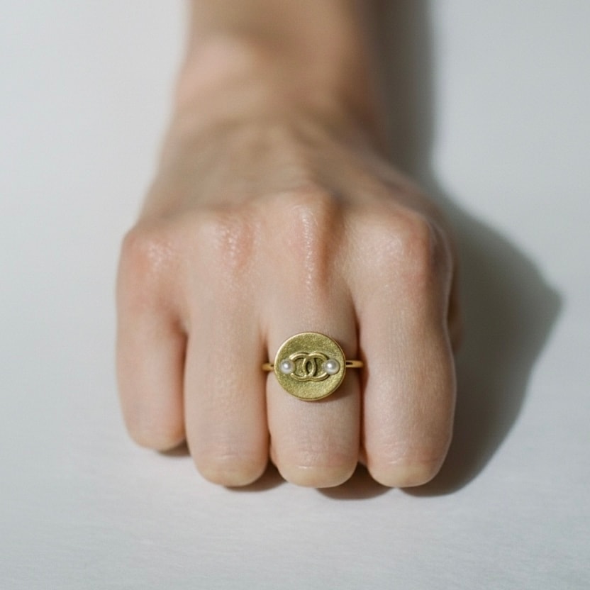 CHANEL button no.146
