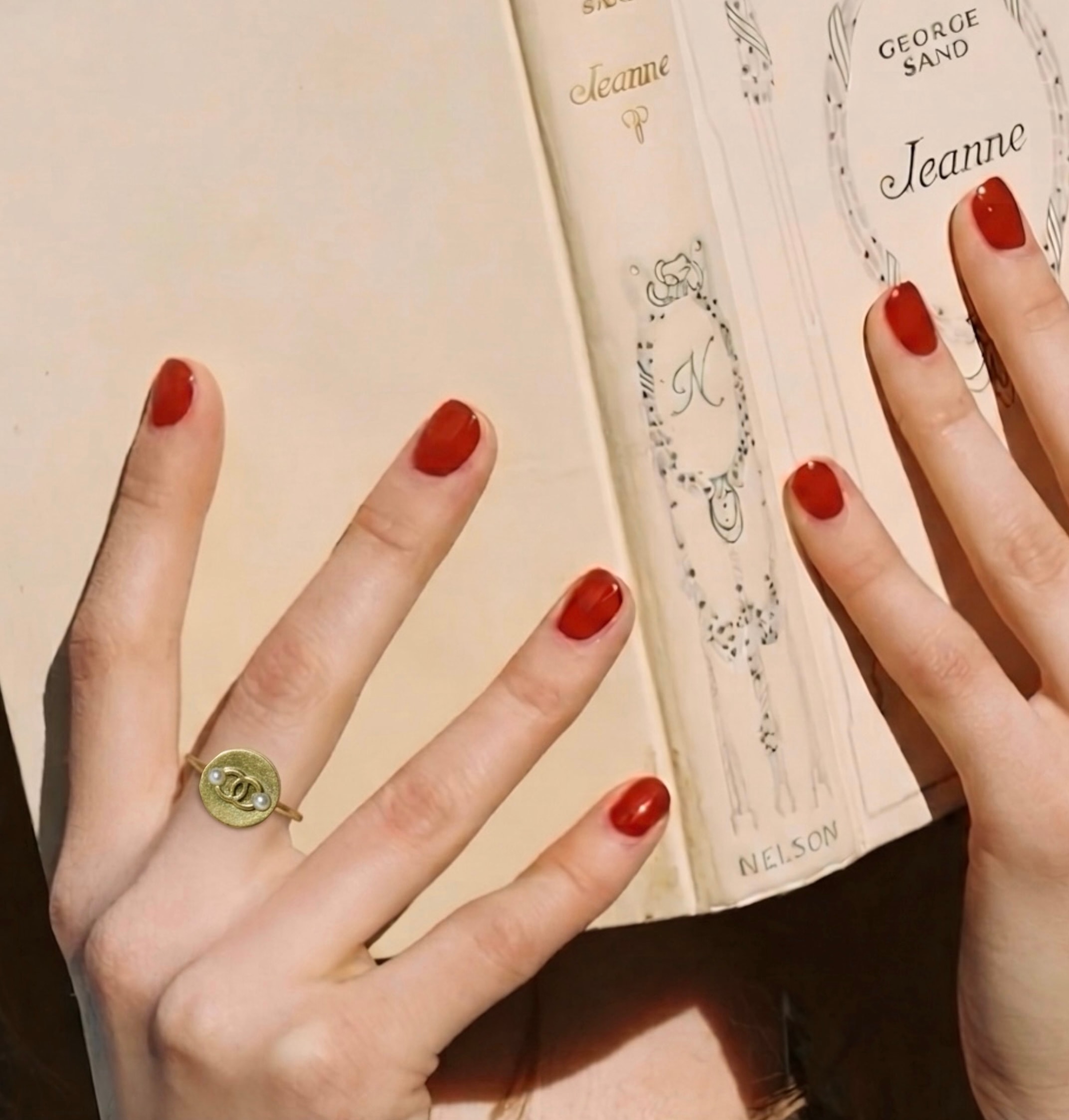 CHANEL button no.146