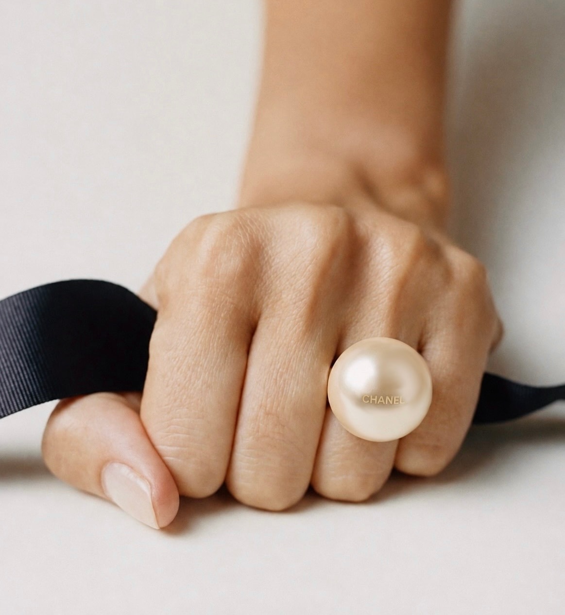 CHANEL button no.81