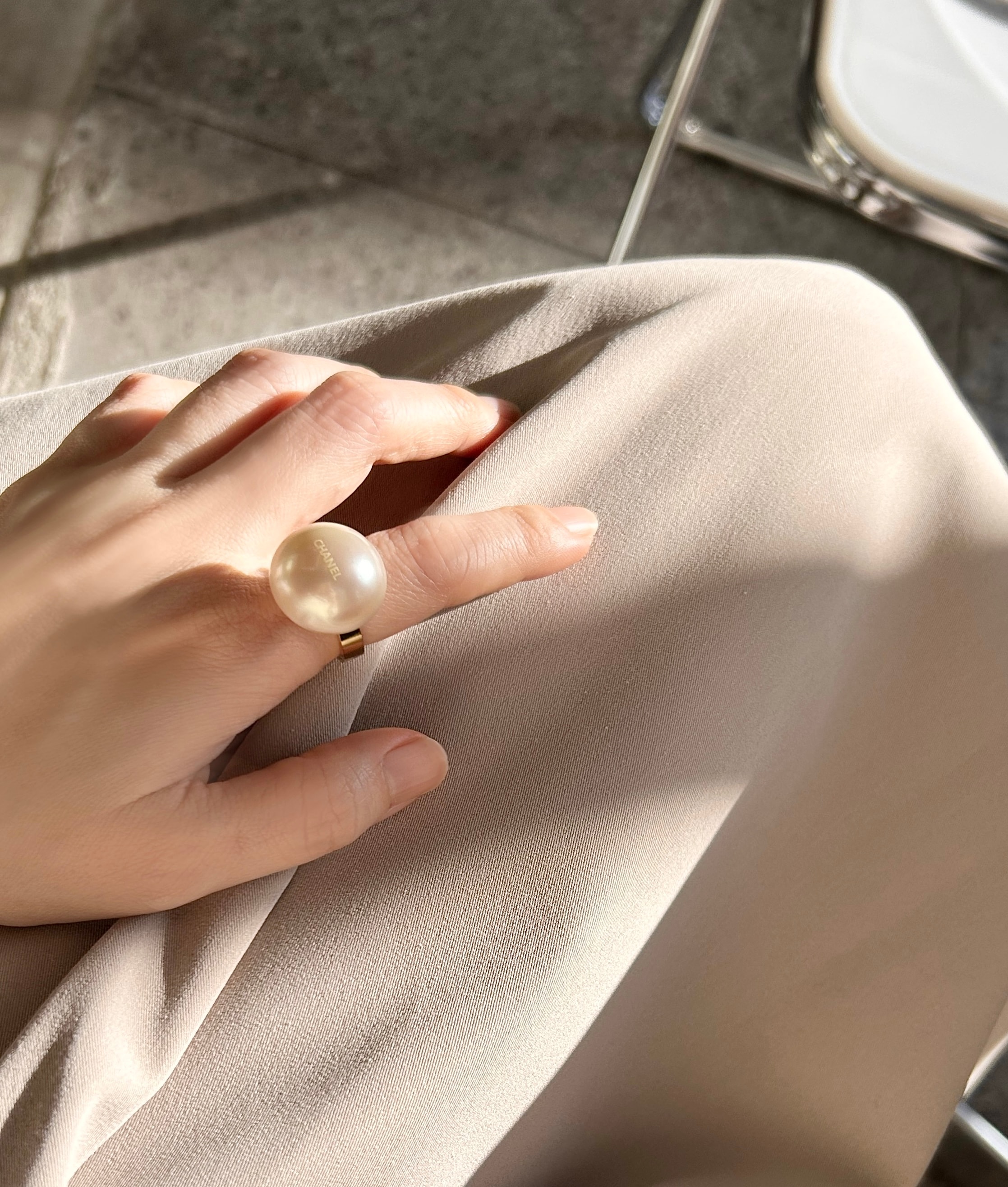 CHANEL button no.81