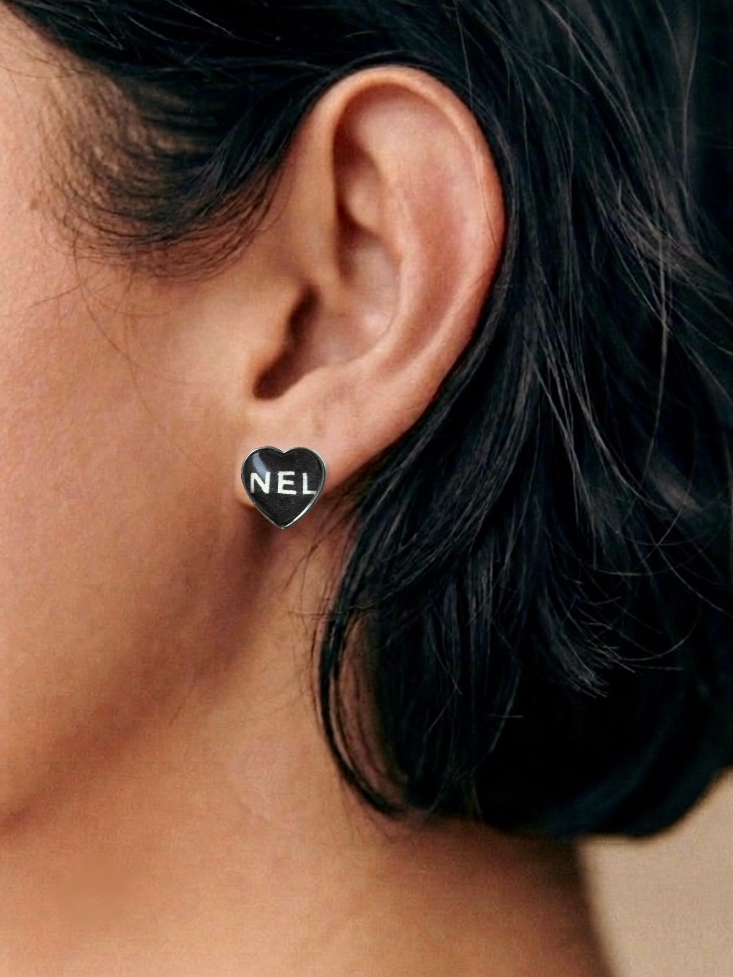 CHA-NEL Typo duo heart earring