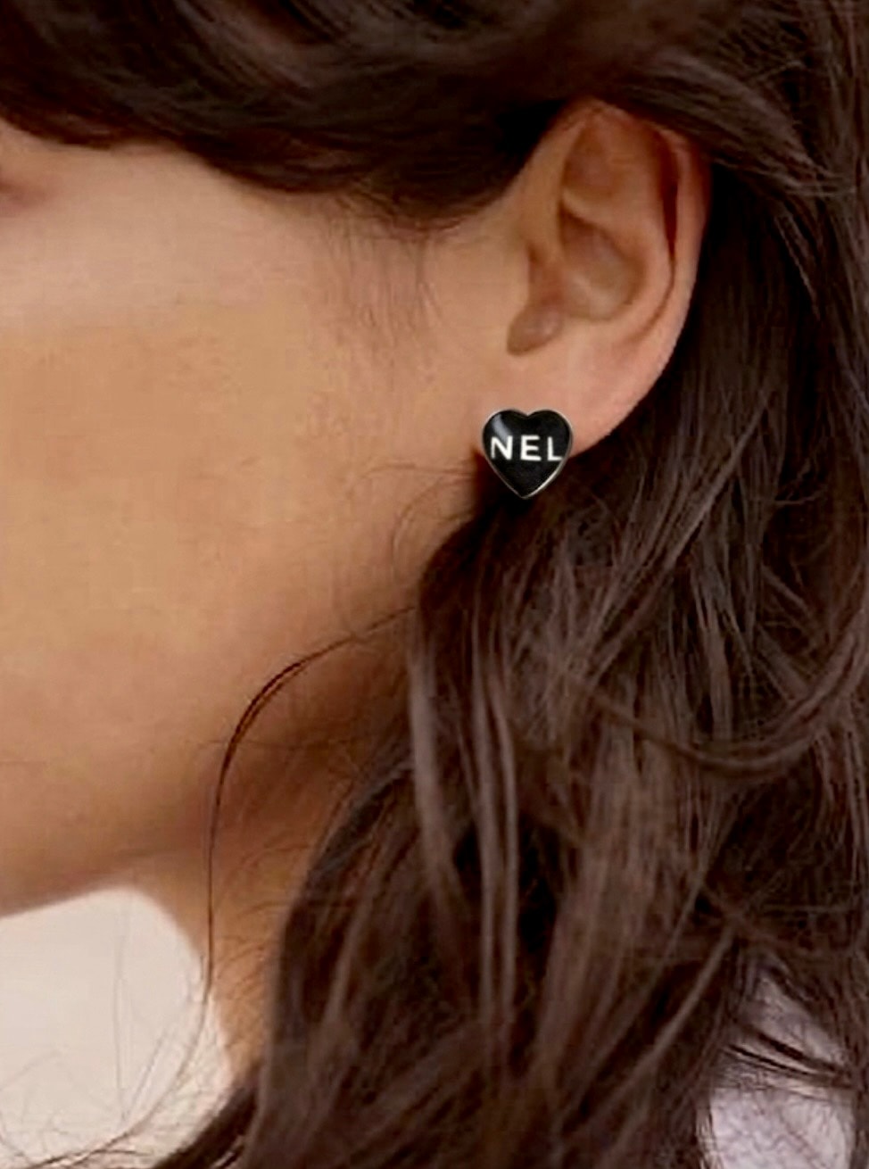 CHA-NEL Typo duo heart earring