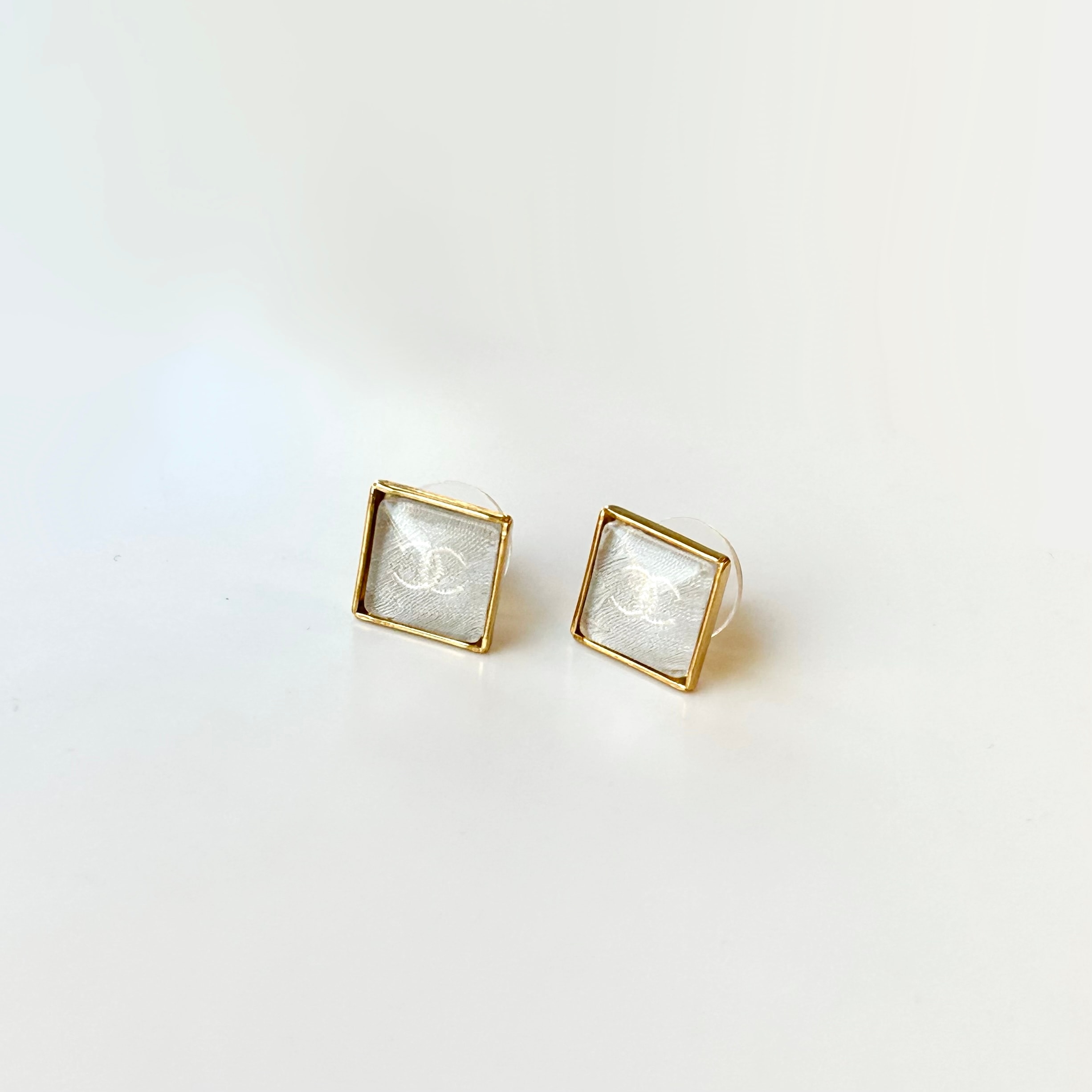 greige cc square earring