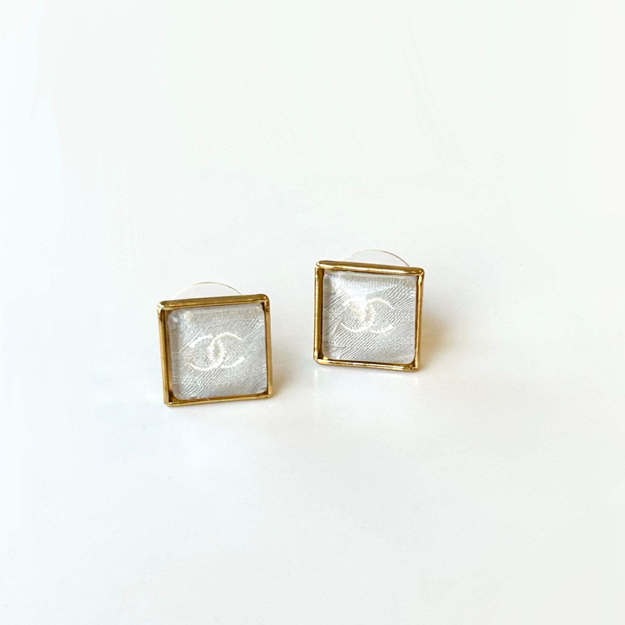 greige cc square earring