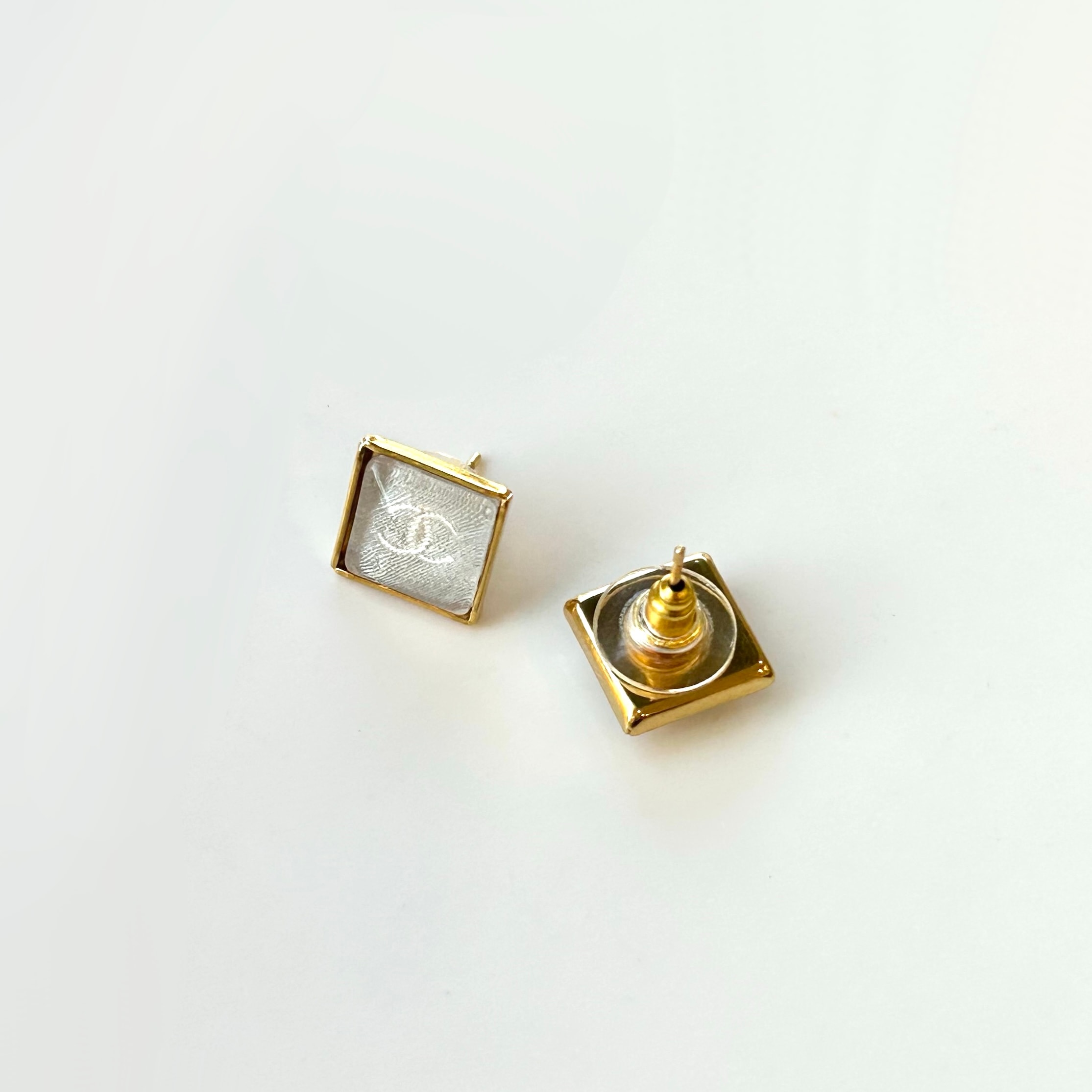 greige cc square earring