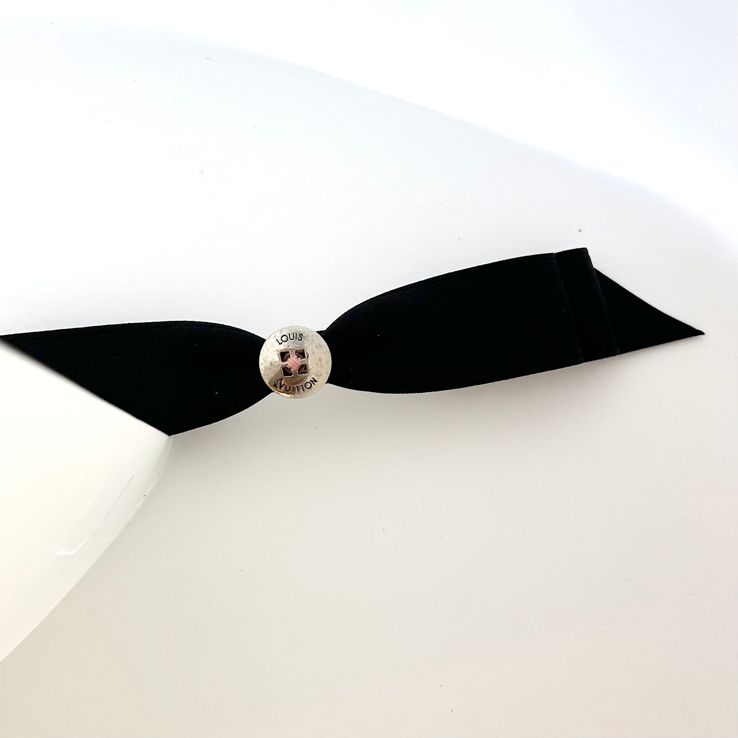 Bouton de Paris ribbon clip