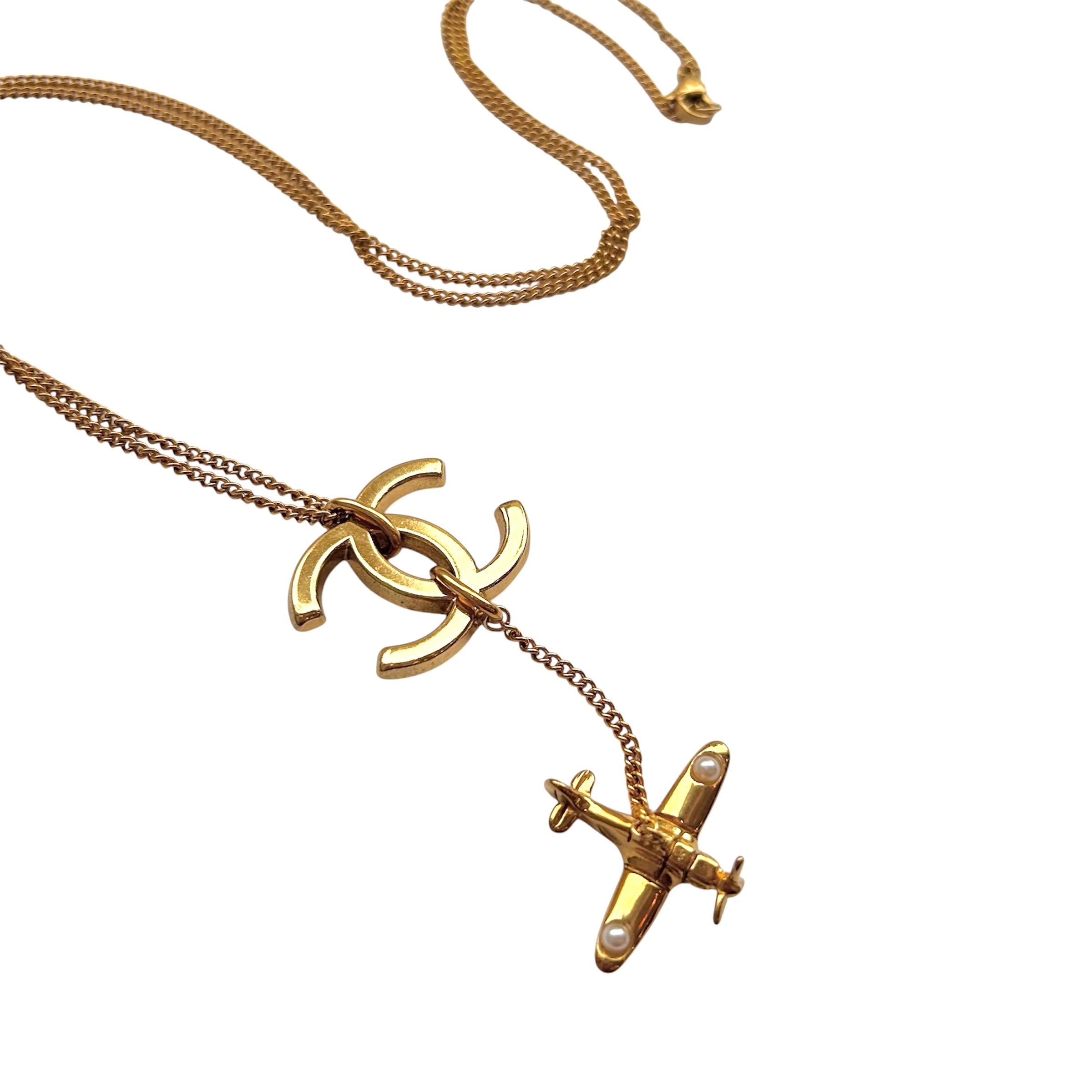 hanger CC airplane drop necklace