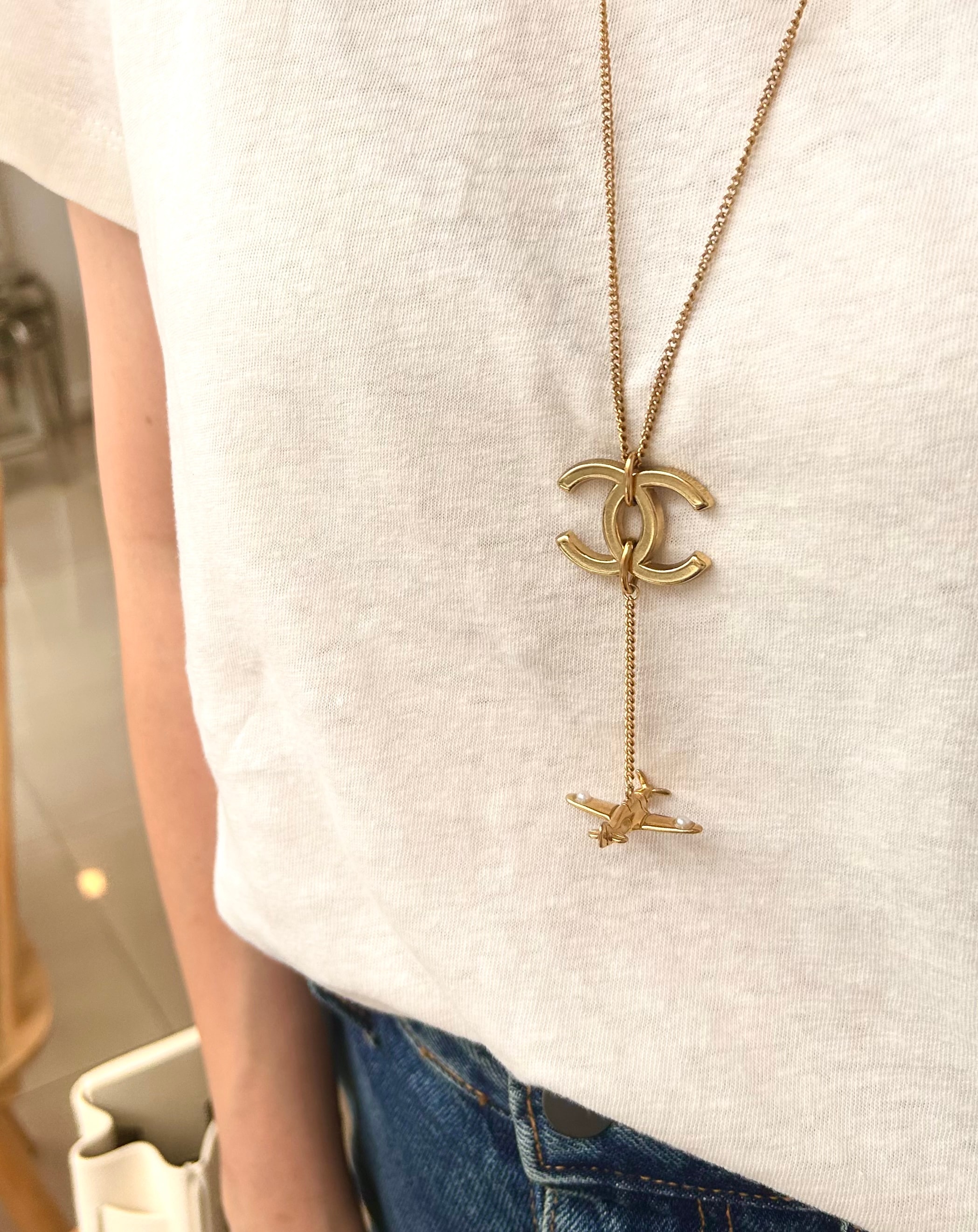 hanger CC airplane drop necklace