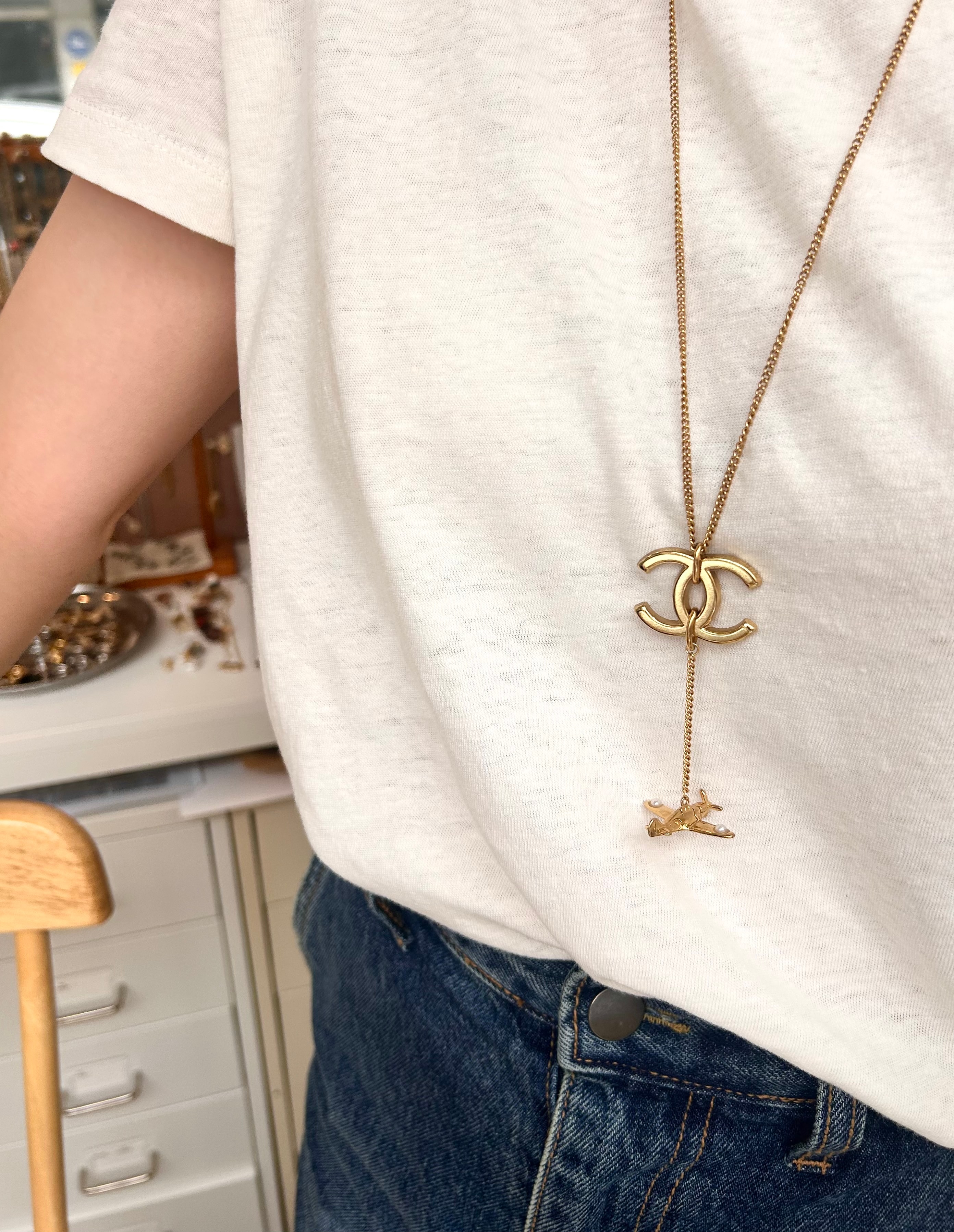 hanger CC airplane drop necklace