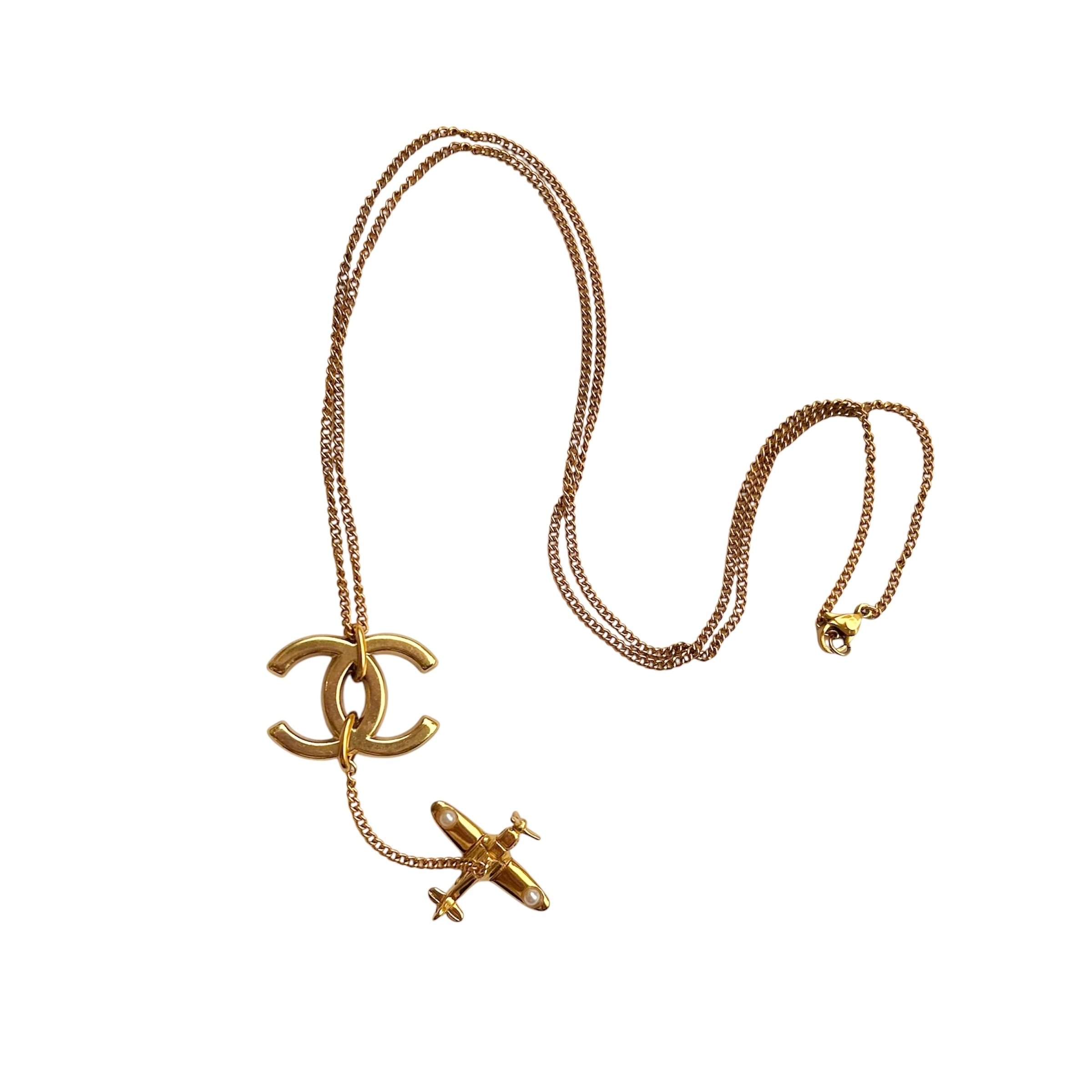 hanger CC airplane drop necklace