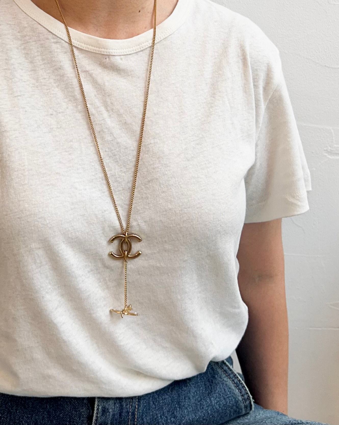 hanger CC airplane drop necklace