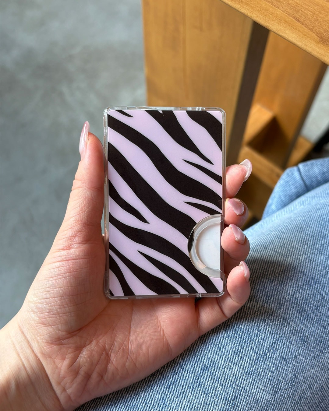 pink zebra card slot 🦓