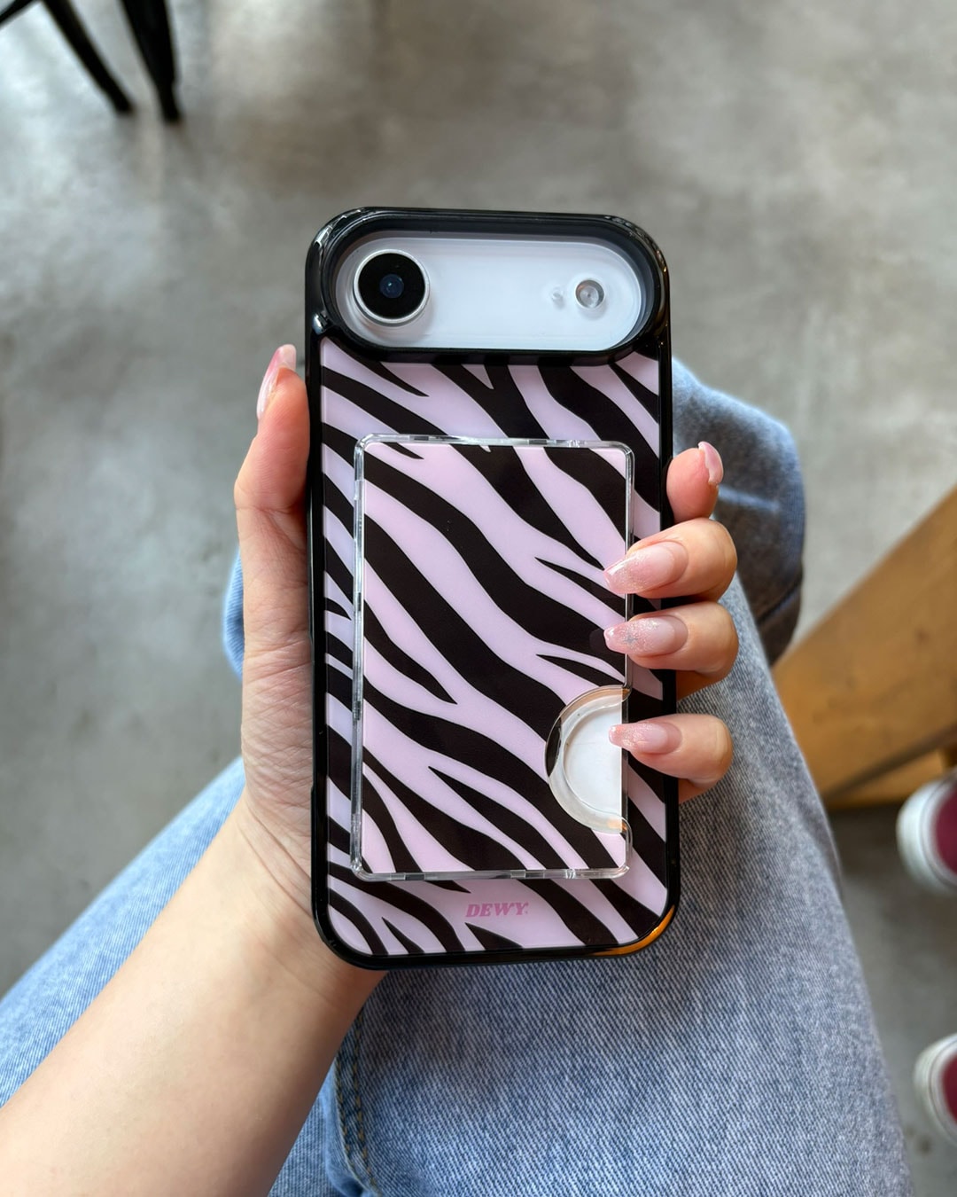 pink zebra card slot 🦓