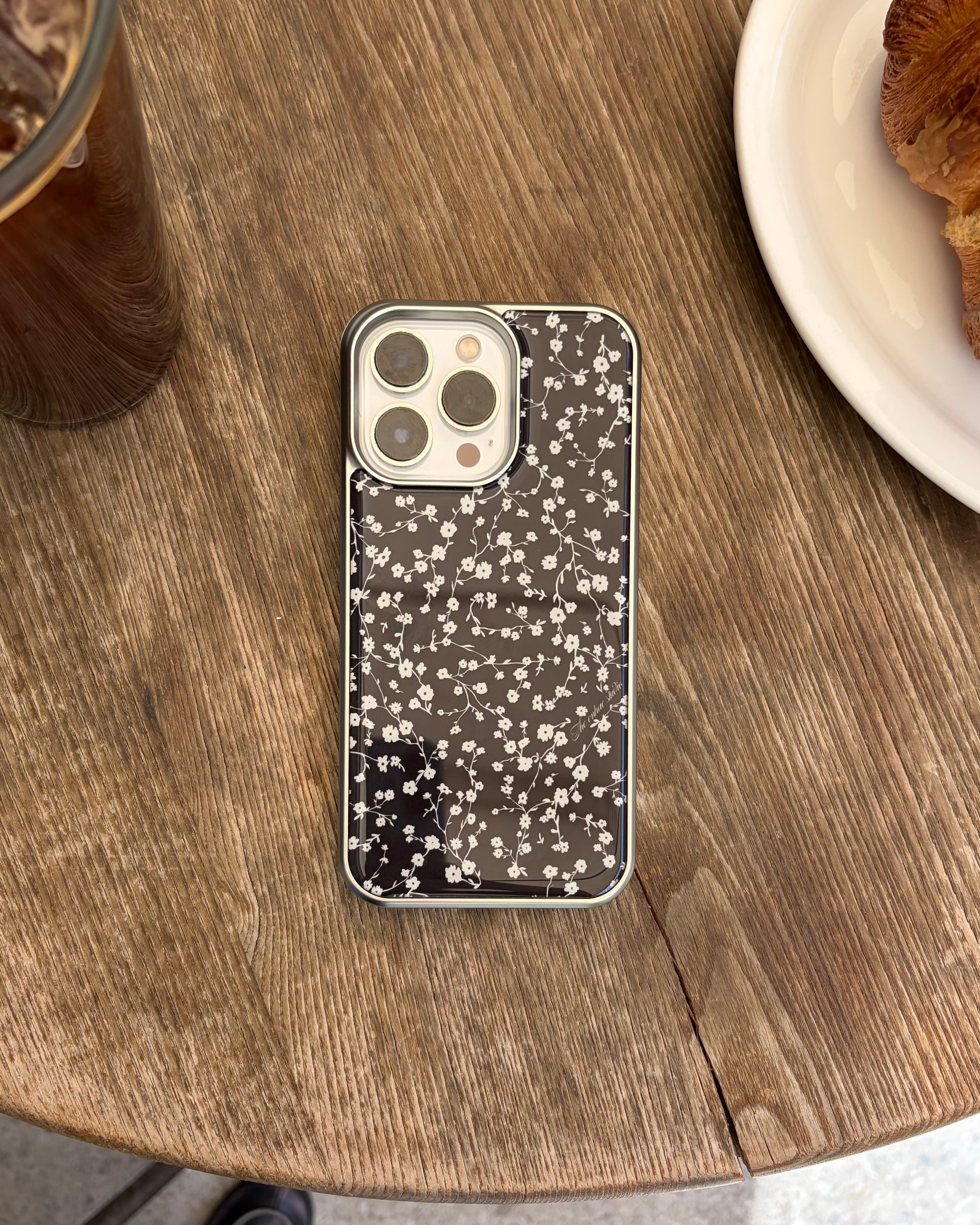 vintage flower case (silver epoxy)