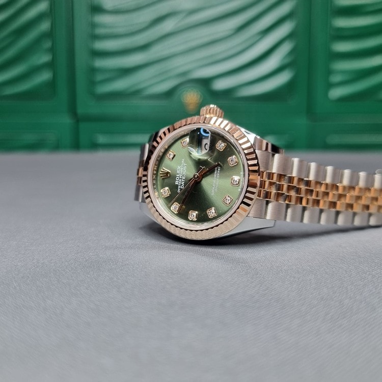Rolex® Lady-Datejust 28 (28mm | 올리브 그린 다이얼 | 다이아몬드 세팅 인덱스 | 플루쥬빌)