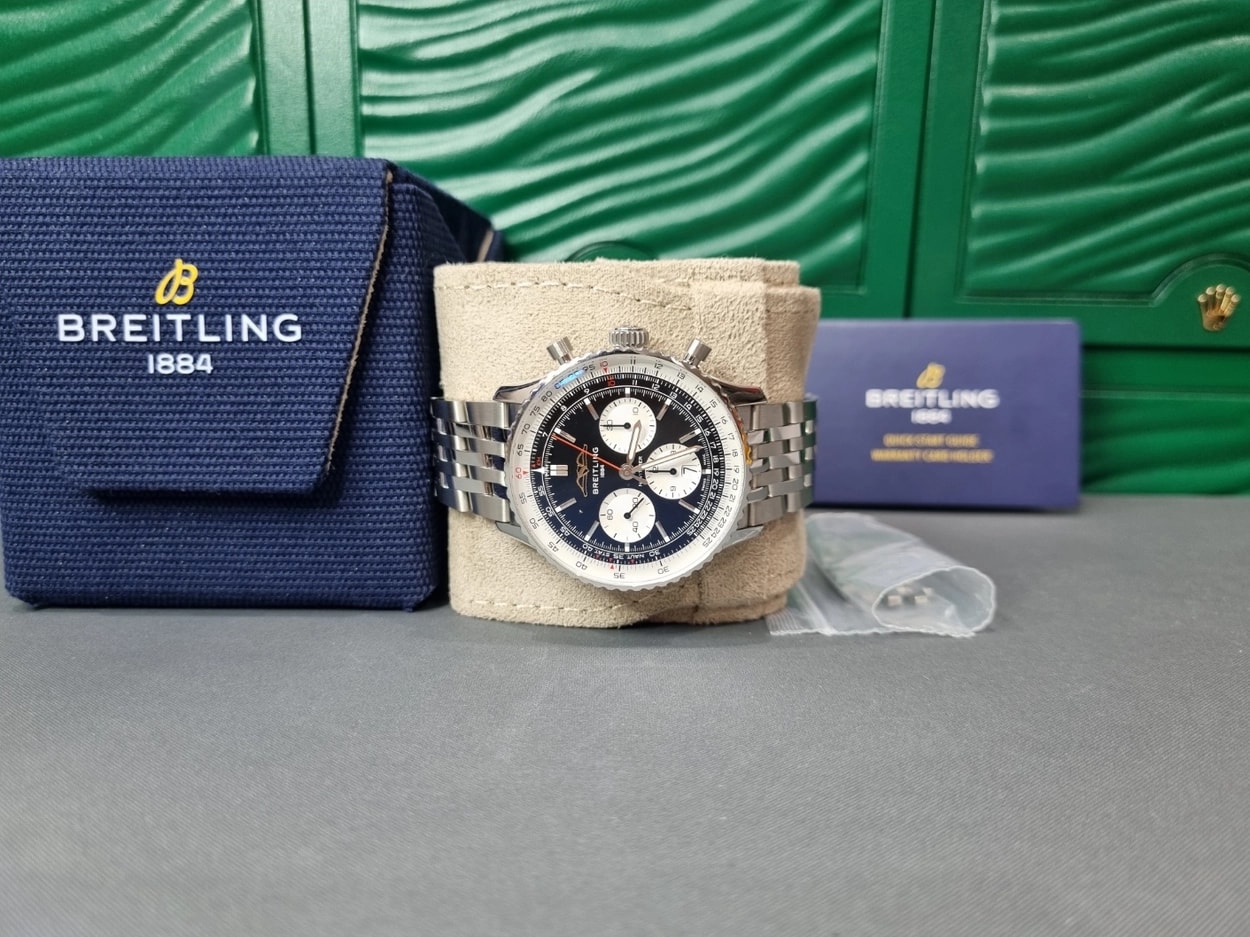 Breitling 네비타이머 크로노그래프 43 (스틸 | 블랙 다이얼 | 메탈 브레이슬릿)