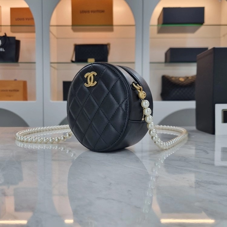 샤넬 | Chanel Pearl Round Clutch