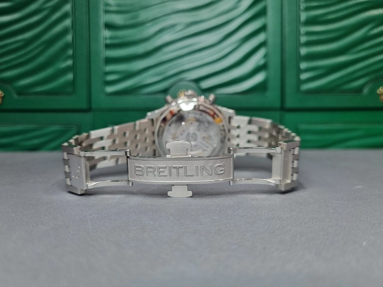 Breitling 네비타이머 크로노그래프 43 (스틸 | 블랙 다이얼 | 메탈 브레이슬릿)