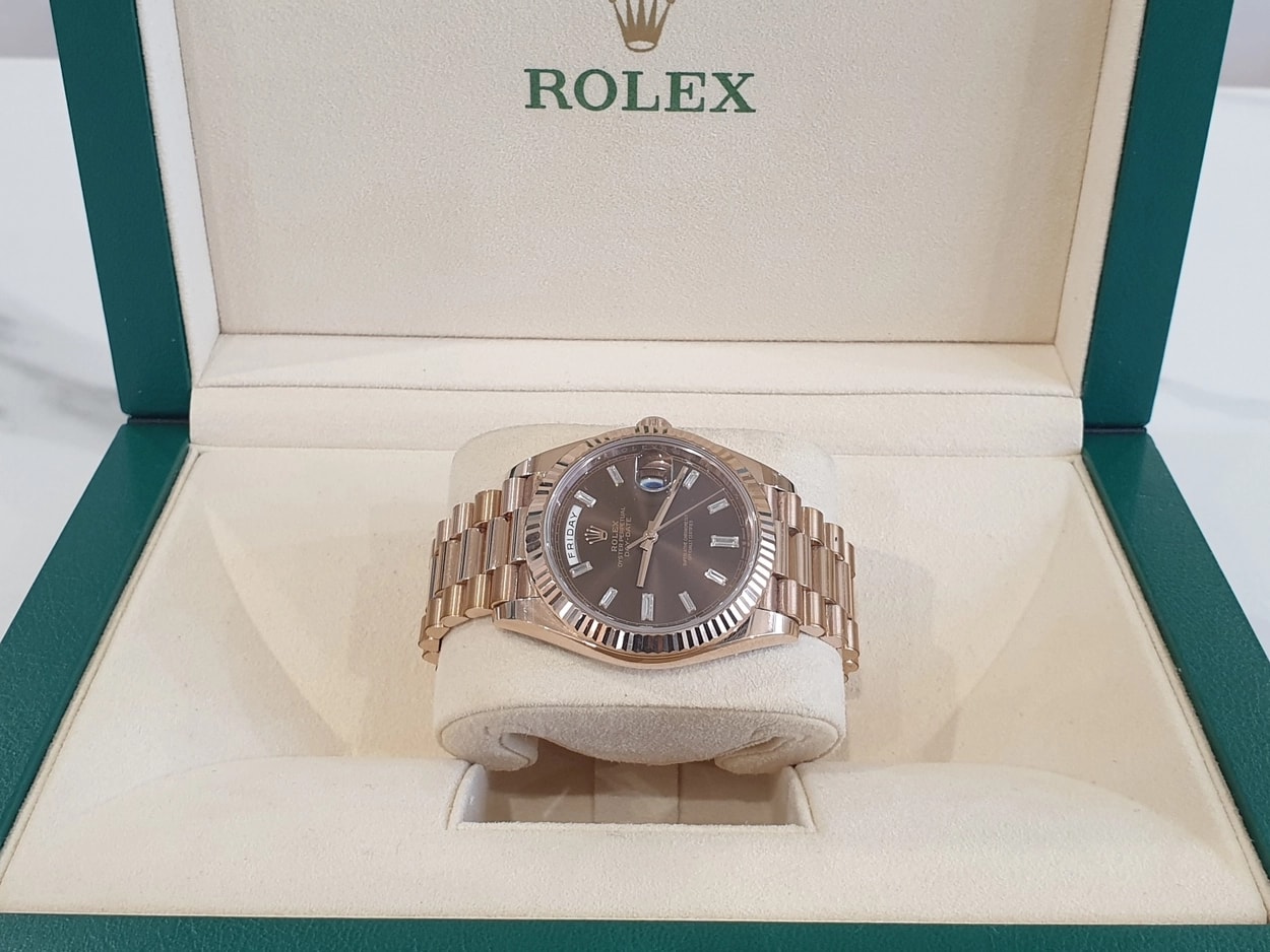 Rolex® Day-Date 40 (40mm | 초콜릿 다이얼 | 다이아몬드 세팅 인덱스 | 프레지던트 브레이슬릿)