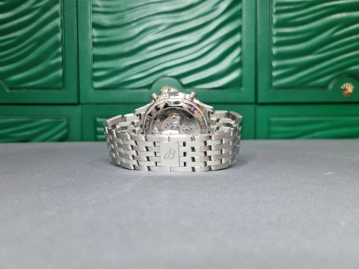 Breitling 네비타이머 크로노그래프 43 (스틸 | 블랙 다이얼 | 메탈 브레이슬릿)